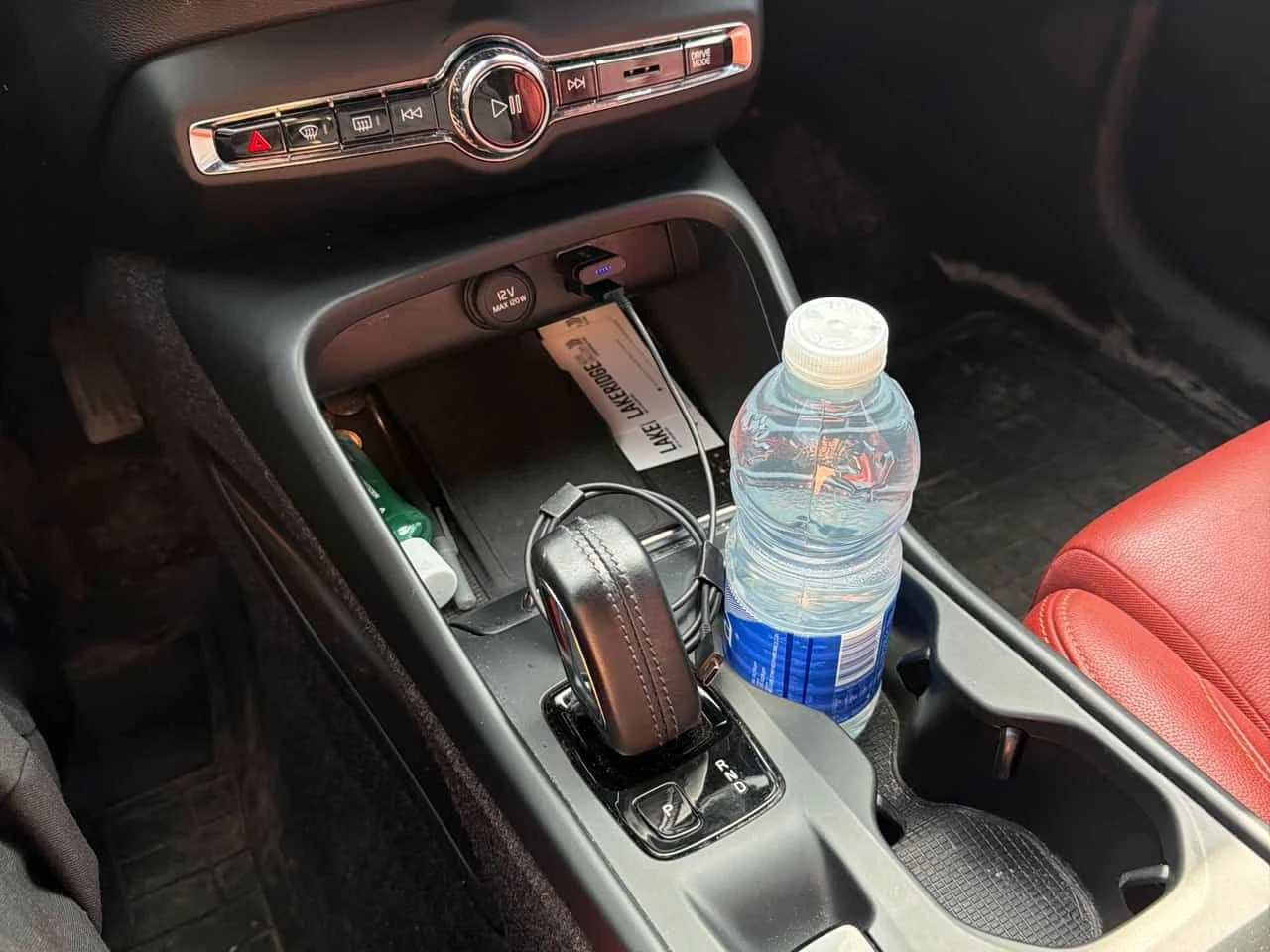 Volvo XC40 Momentum  CARFAX, снимка 17 - Автомобили и джипове - 54312271