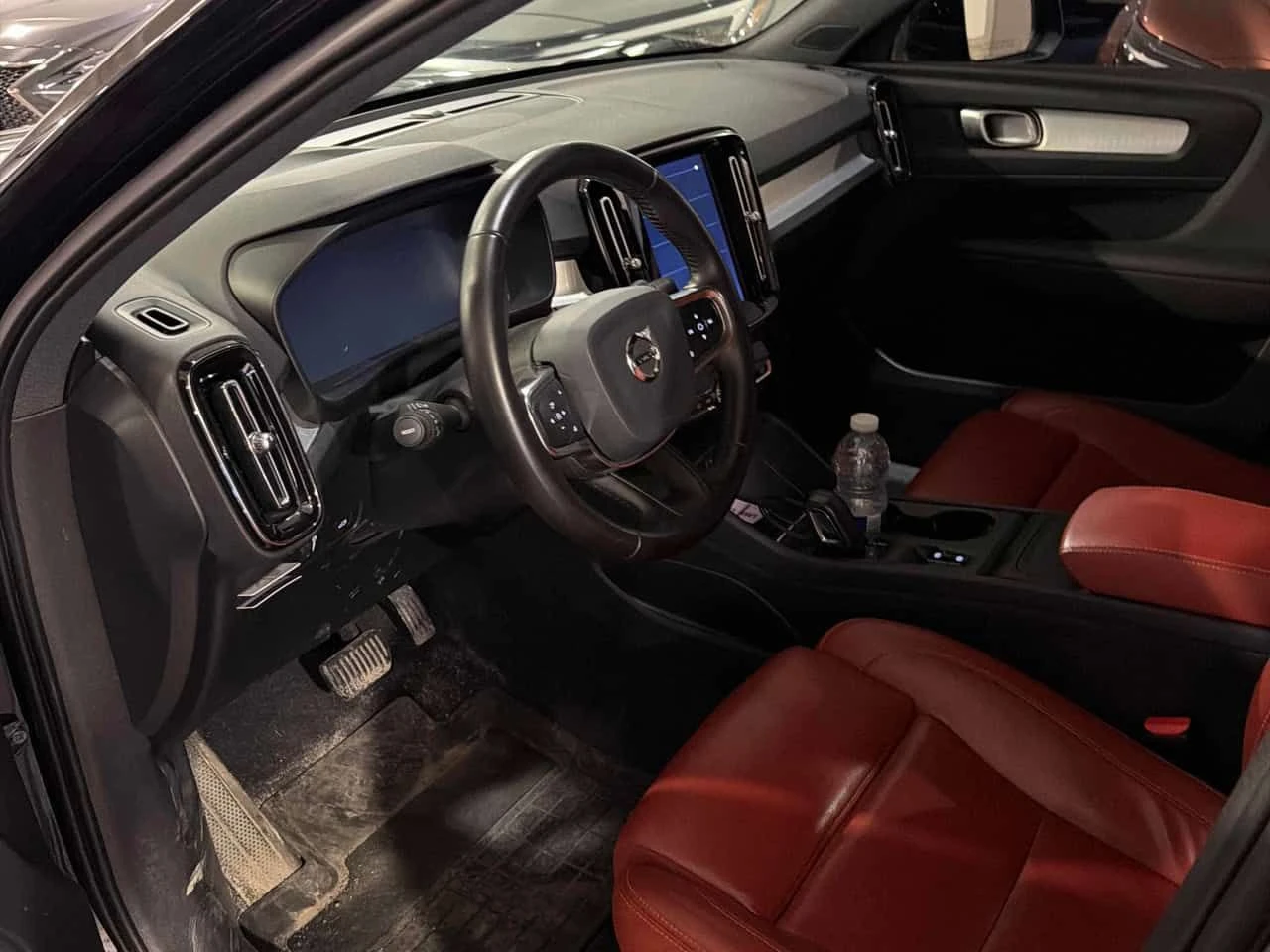 Volvo XC40 Momentum  CARFAX, снимка 5 - Автомобили и джипове - 54312271