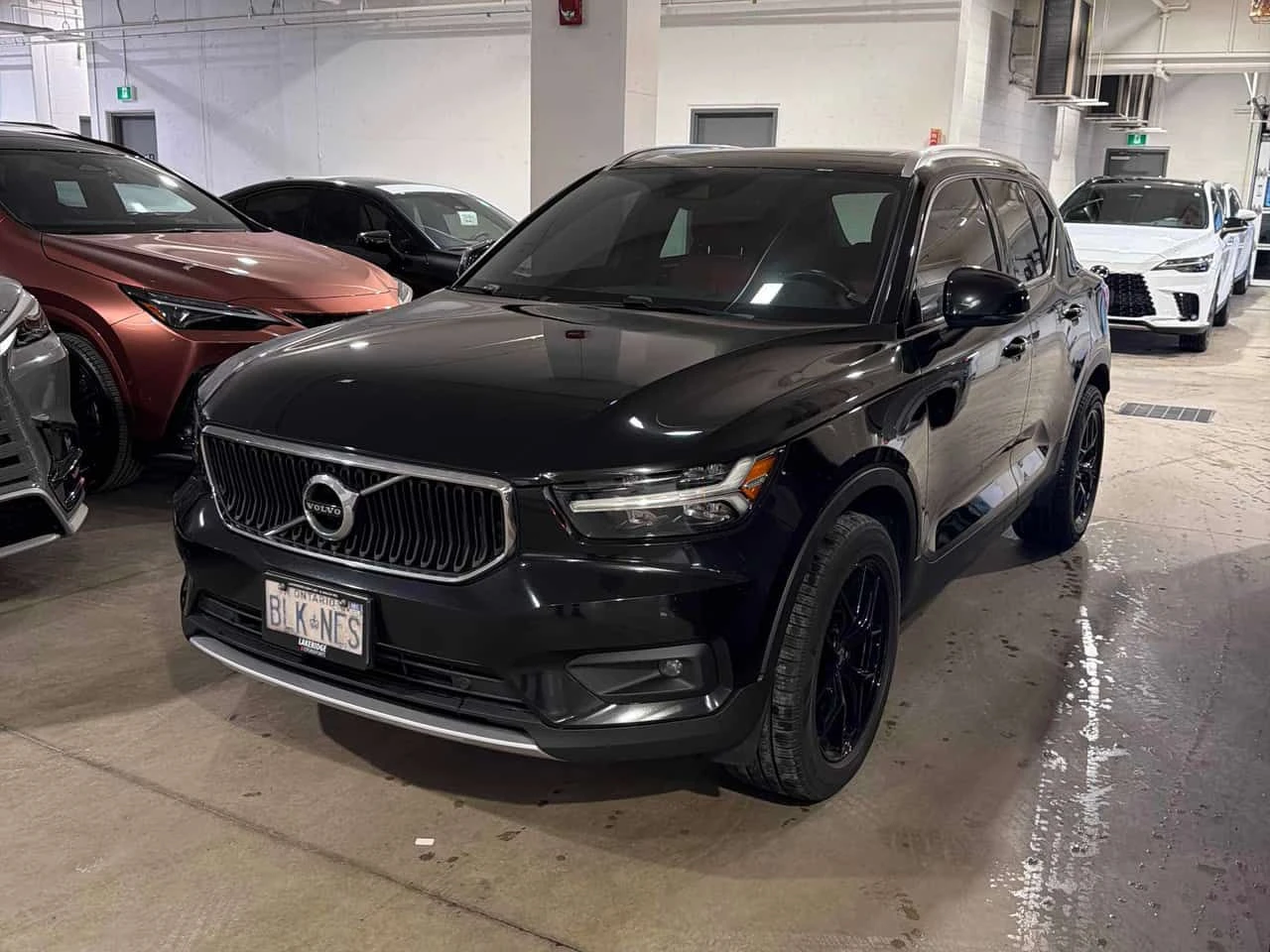 Volvo XC40 Momentum  CARFAX