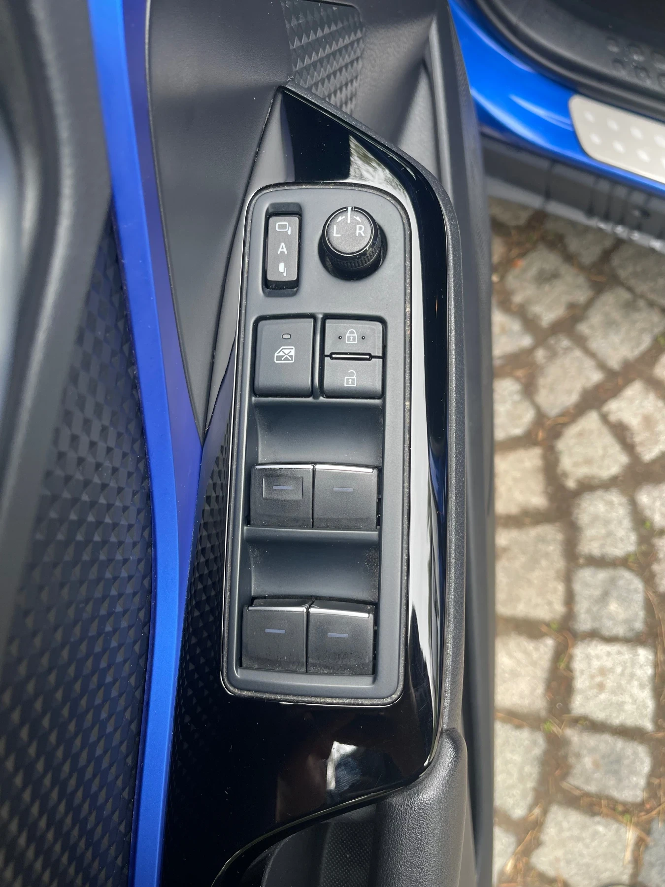 Toyota C-HR 1.8 HYBRID GERMAN EDITION MAX LEVEL, снимка 11 - Автомобили и джипове - 54479095