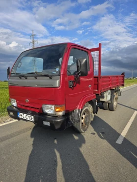 Nissan Capstar Тристранен самосвал