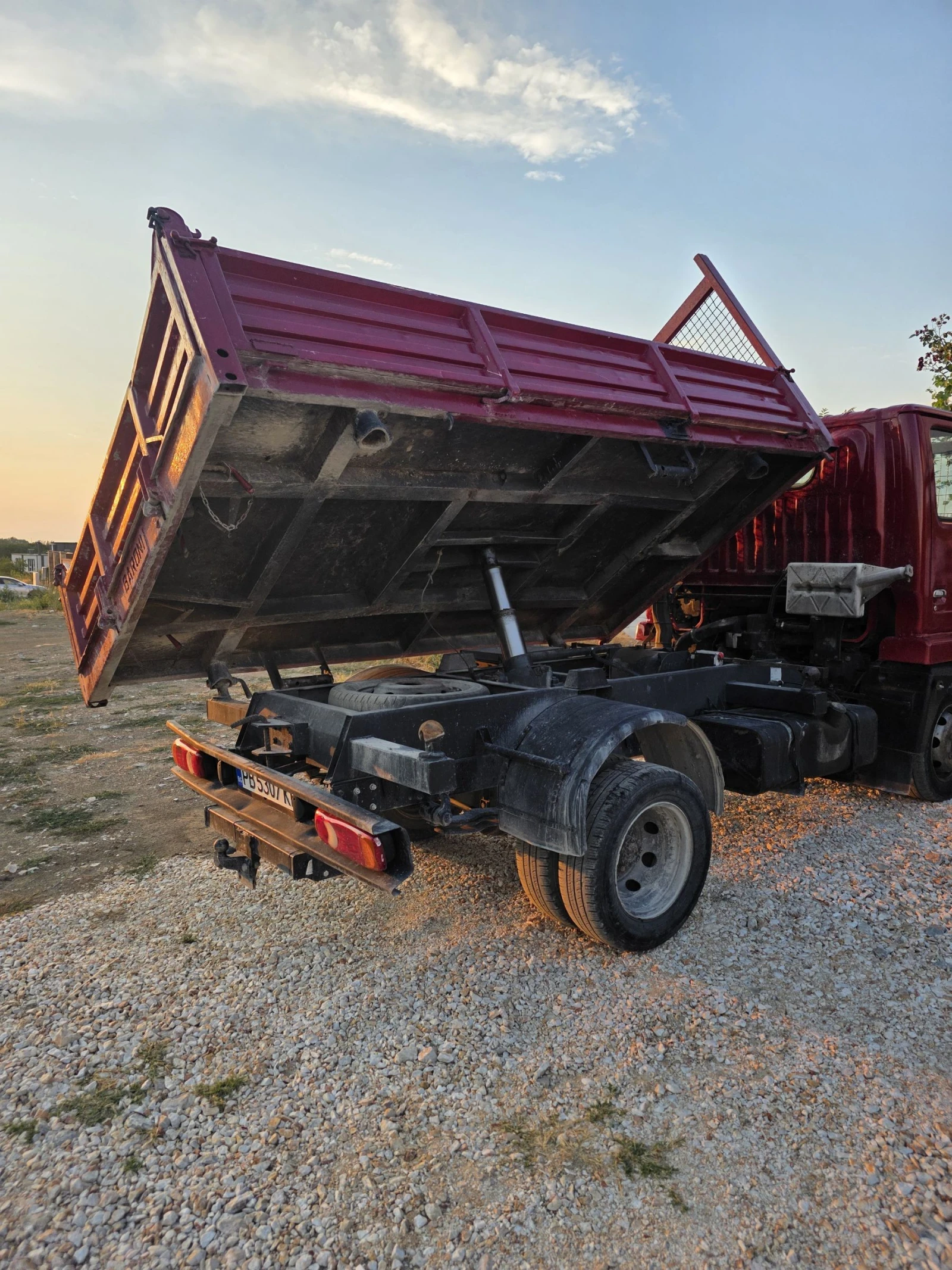 Nissan Capstar Тристранен самосвал, снимка 3 - Бусове и автобуси - 53979071