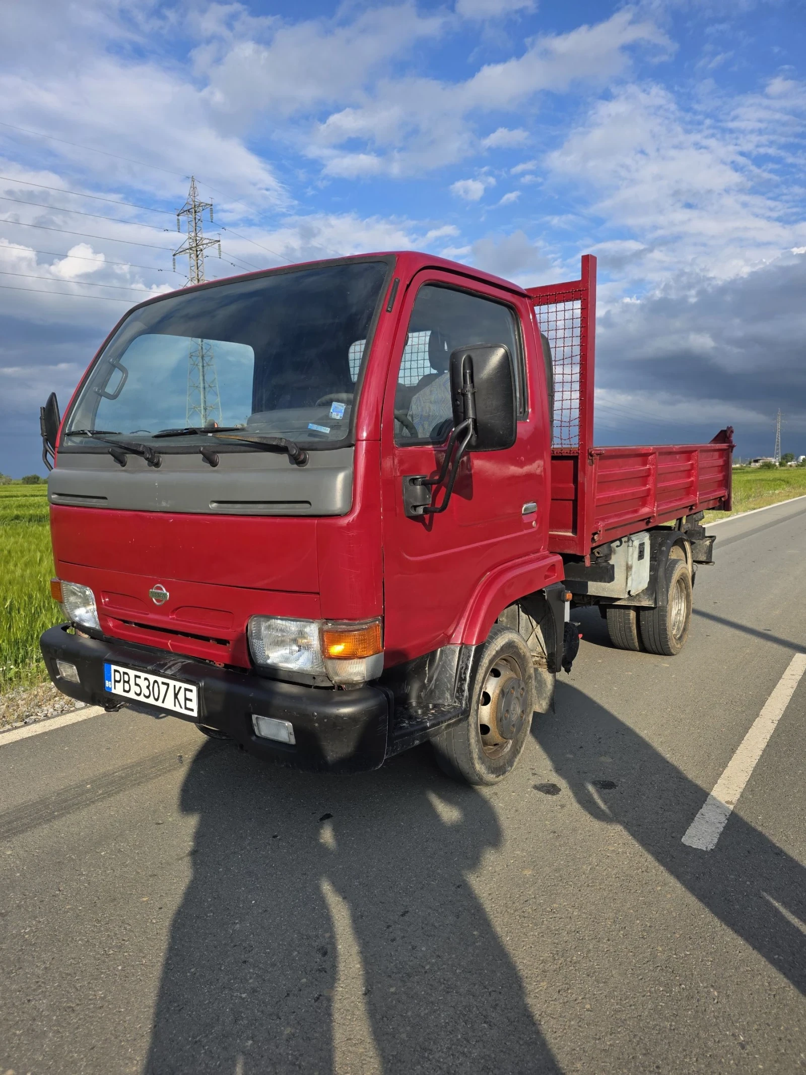 Nissan Capstar Тристранен самосвал