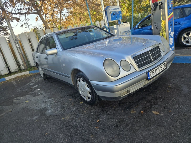 Mercedes-Benz E 200 Газ/Бензин, снимка 11 - Автомобили и джипове - 47904006