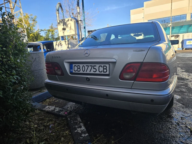 Mercedes-Benz E 200 Газ/Бензин, снимка 8 - Автомобили и джипове - 47904006