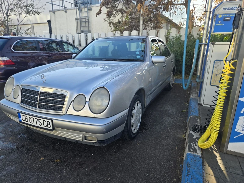 Mercedes-Benz E 200 Газ/Бензин, снимка 12 - Автомобили и джипове - 47904006