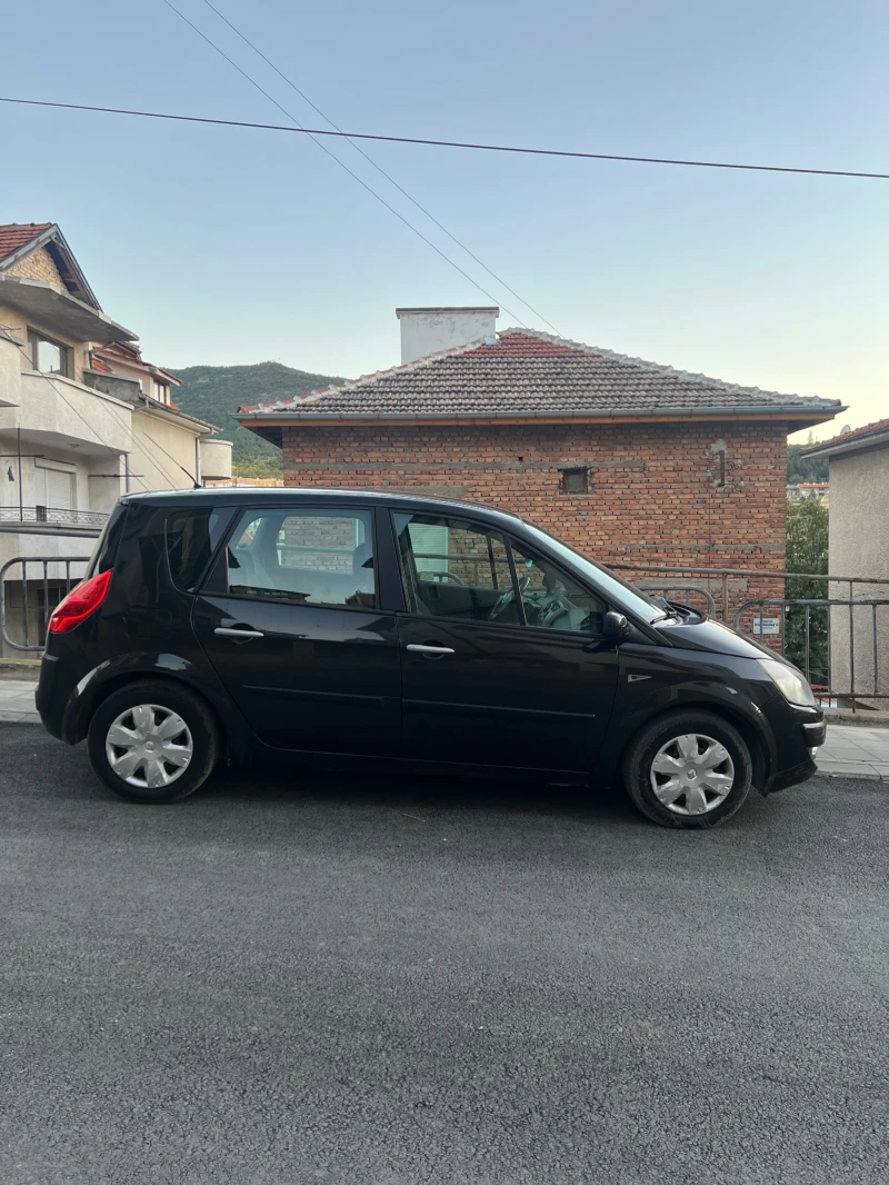 Renault Scenic 1.6 газ/бензин, снимка 8 - Автомобили и джипове - 52819819