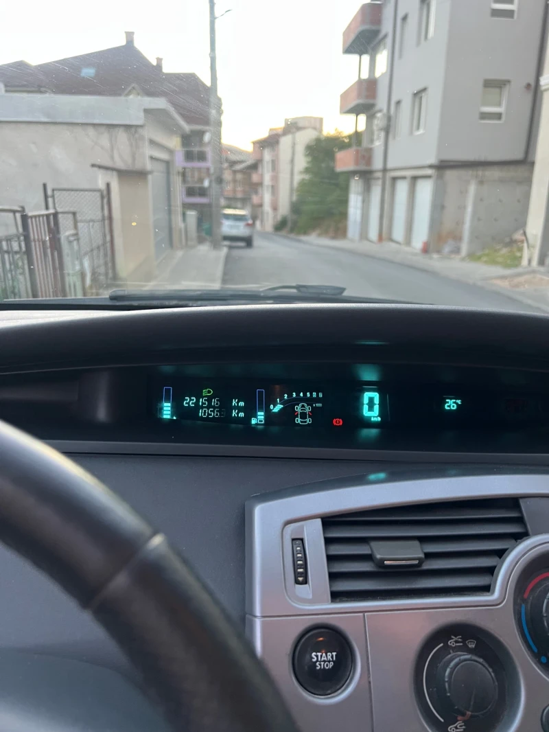 Renault Scenic 1.6 газ/бензин, снимка 12 - Автомобили и джипове - 52819819