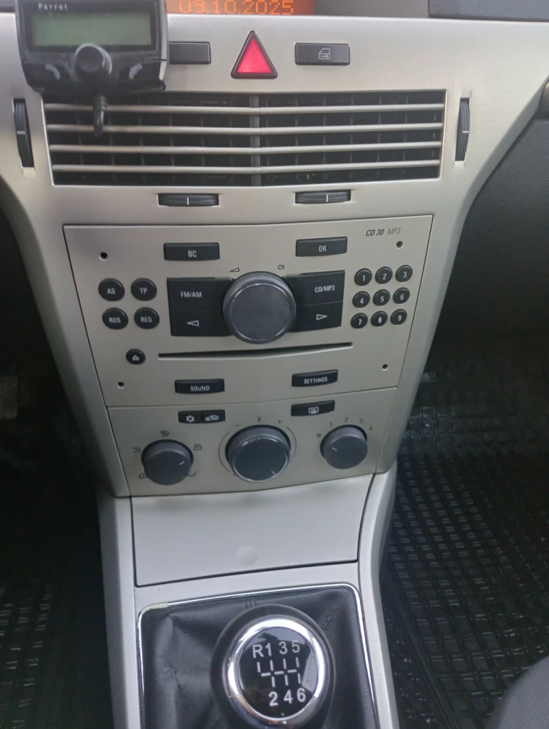 Opel Astra, снимка 9 - Автомобили и джипове - 52004775