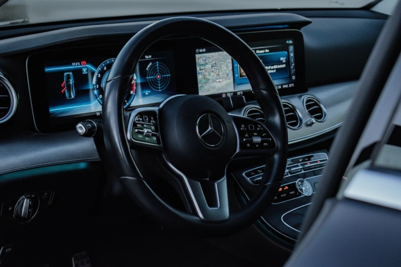 Mercedes-Benz E 200 T-model, снимка 9 - Автомобили и джипове - 52244194