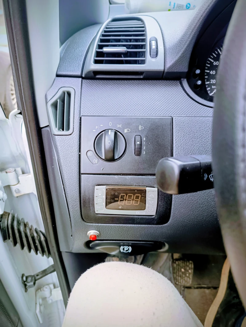 Mercedes-Benz 113 2.2 CDI, снимка 11 - Автомобили и джипове - 53259068