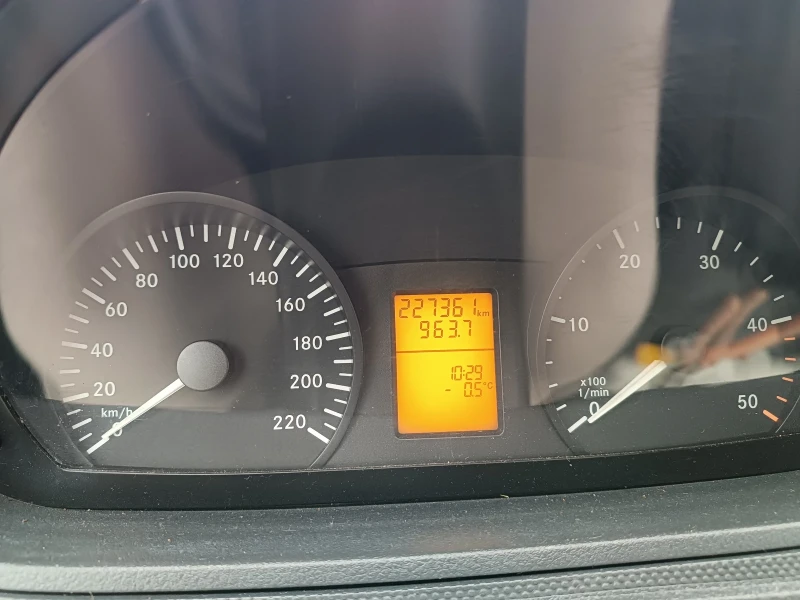 Mercedes-Benz 113 2.2 CDI, снимка 12 - Автомобили и джипове - 53259068