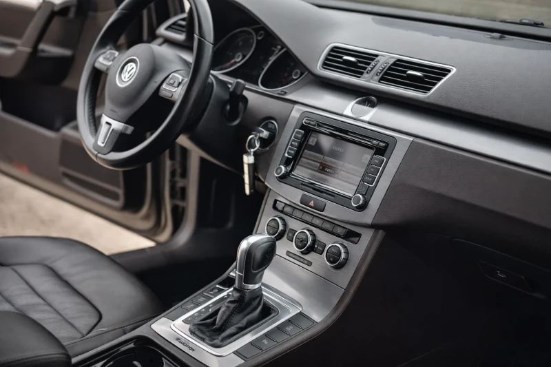 VW Passat 2.0 TDI/170hp/DSG/4motion/Dynaudio/Обдухване, снимка 13 - Автомобили и джипове - 53407649