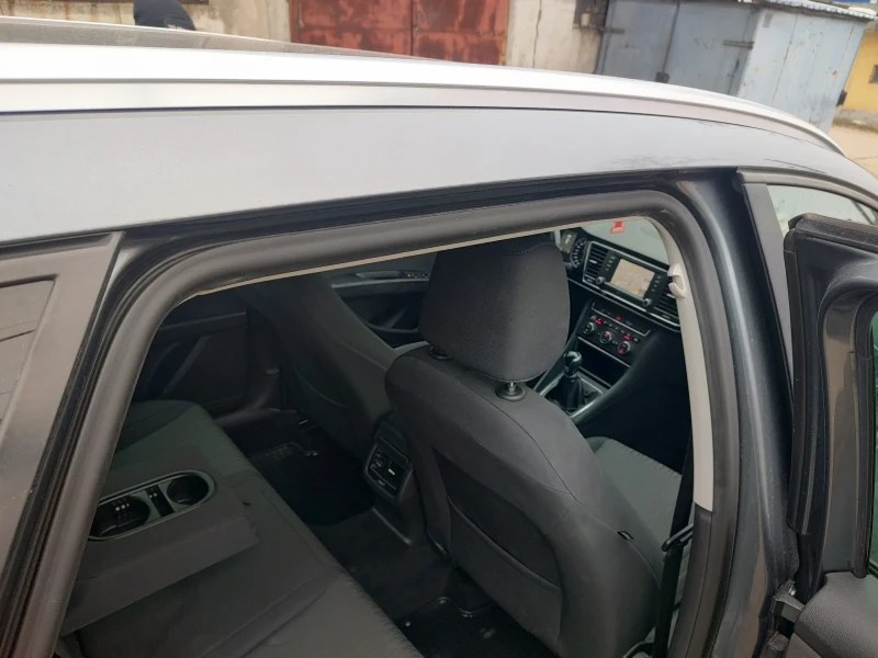 Seat Leon 1.6 TDI ST, снимка 12 - Автомобили и джипове - 53517796
