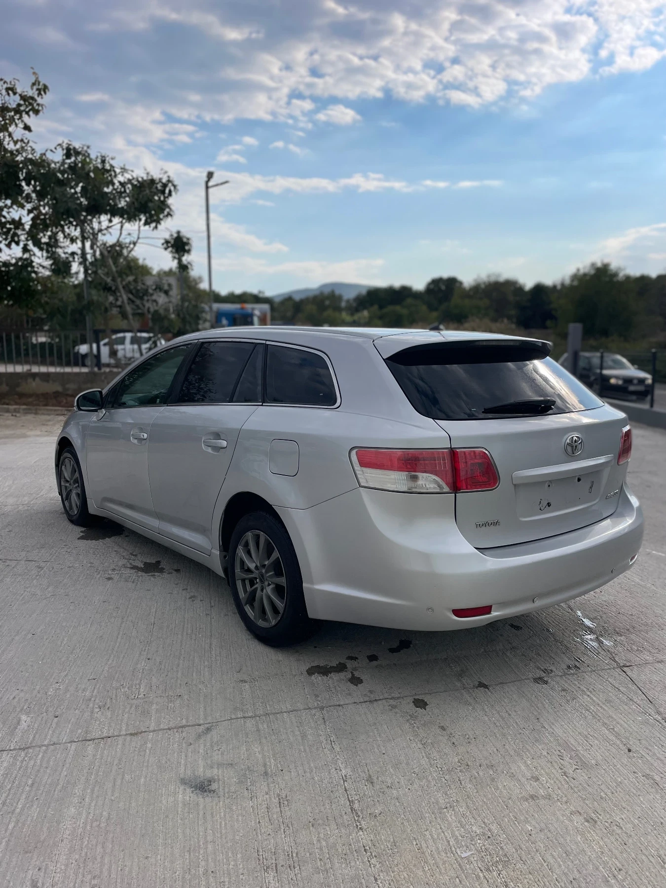 Toyota Avensis 2.0D-4D - изображение 3