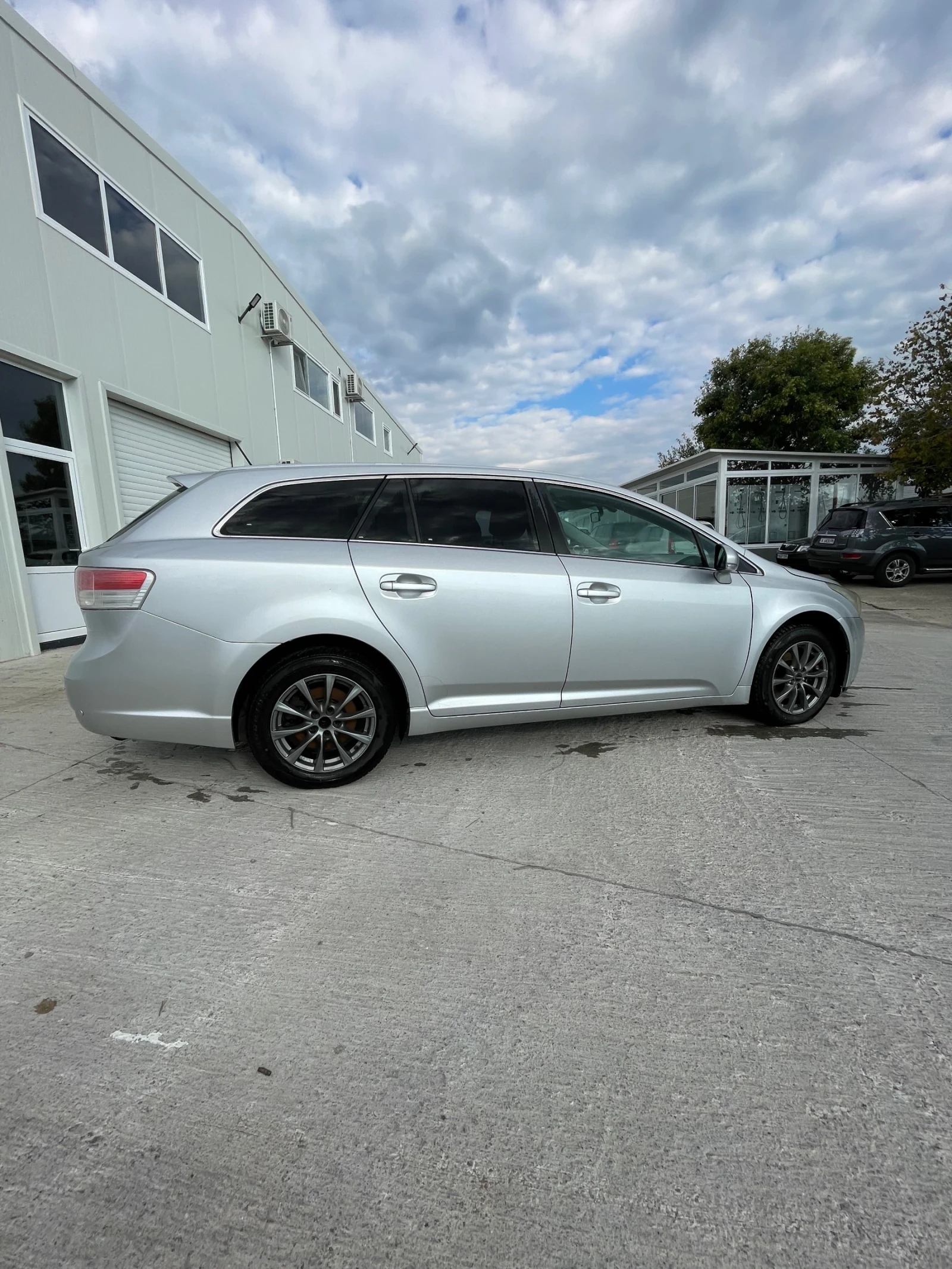Toyota Avensis 2.0D-4D - изображение 6