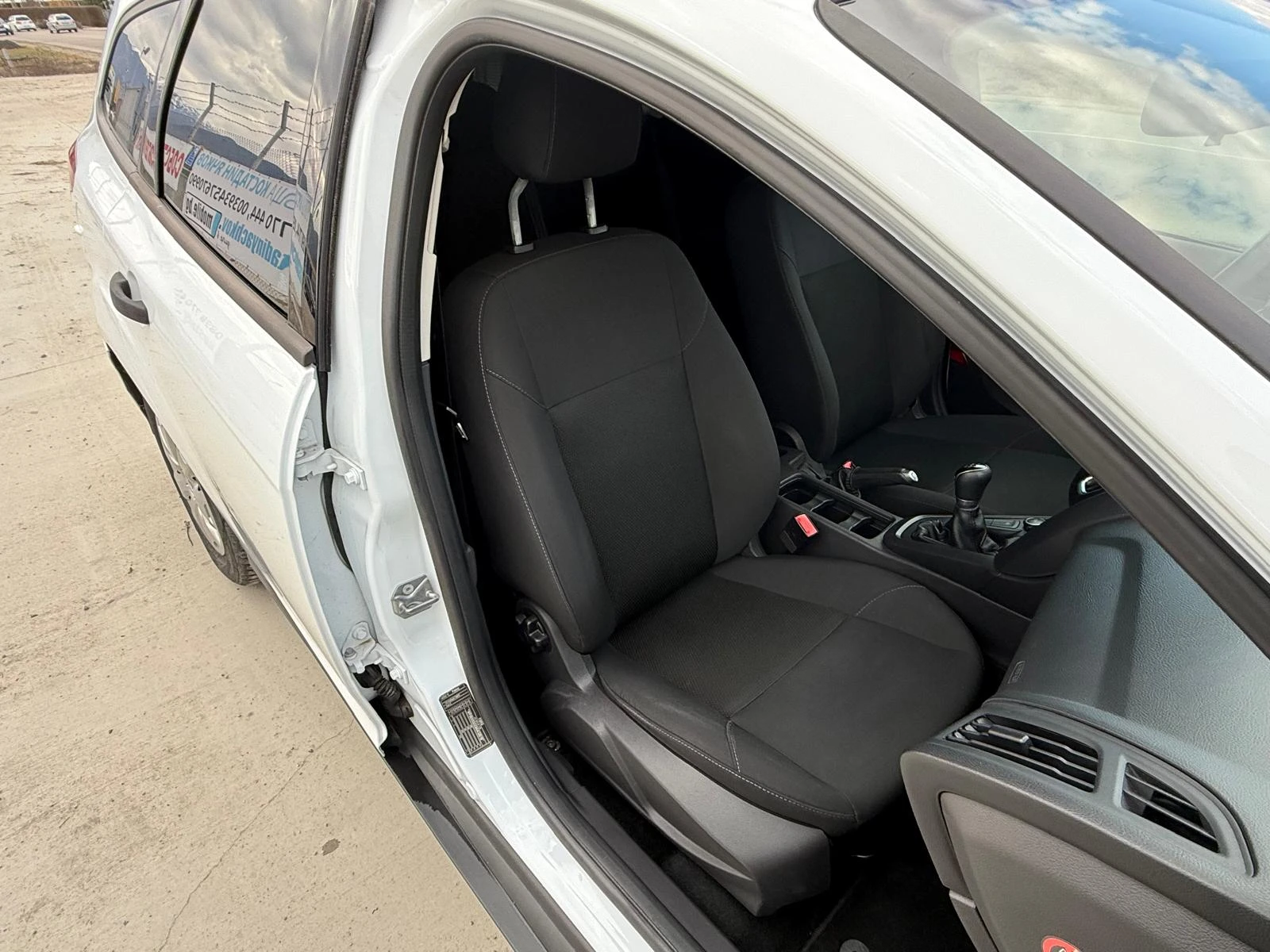 Ford Focus 1.0 i Ecoboost/Euro6/Климатик/Собствен лизинг | Mobile.bg — изображение 12
