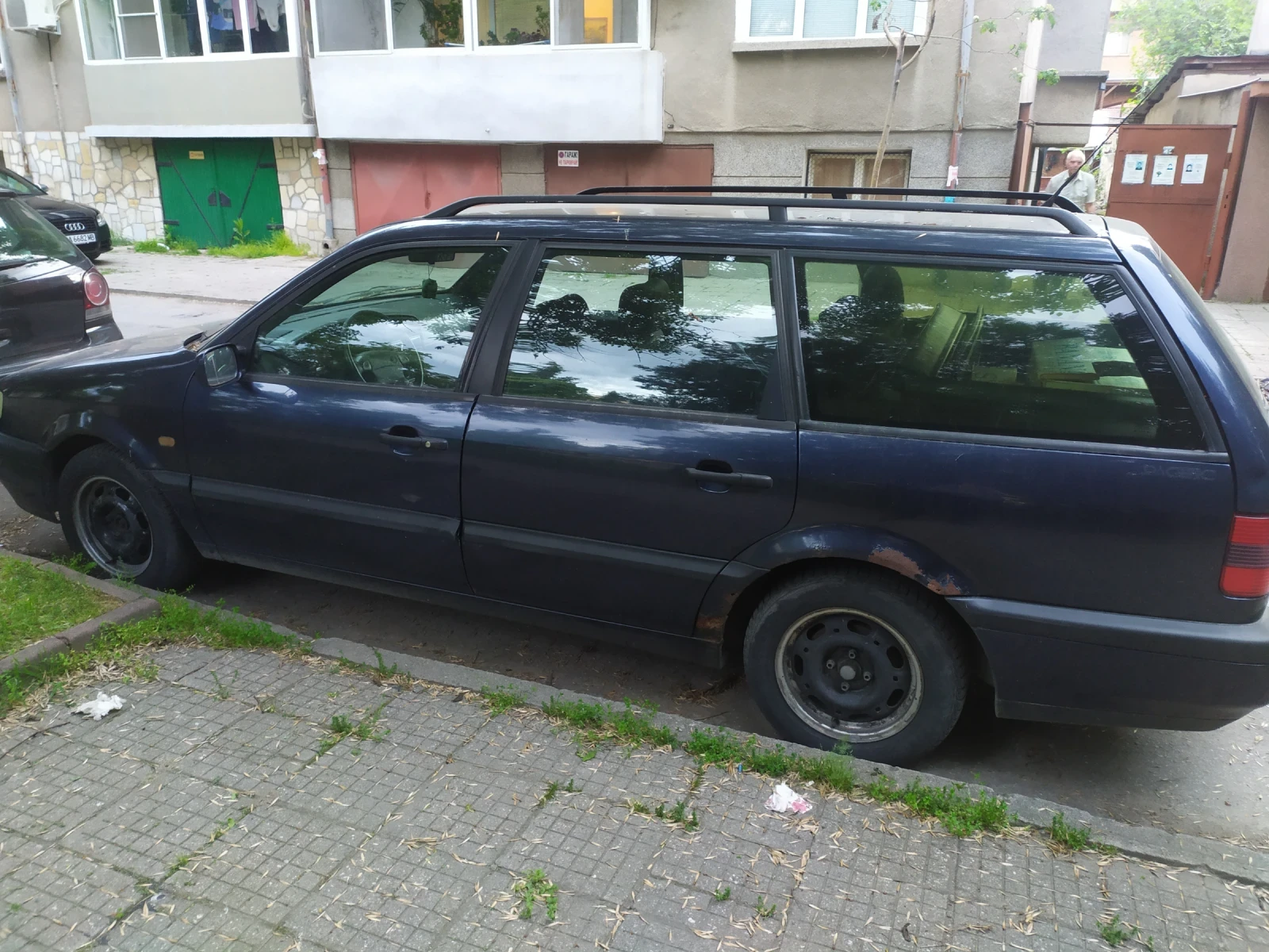 VW Passat Комби - изображение 4