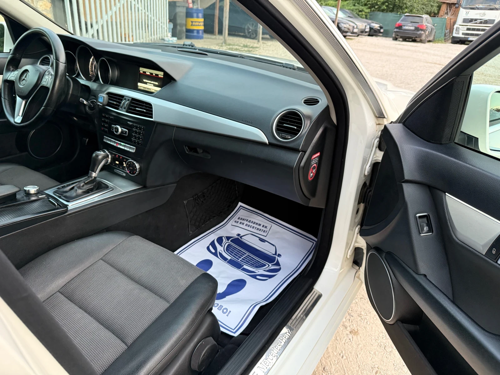 Mercedes-Benz C 220 * Avantgarde * Бяла перла * Facelift - изображение 8