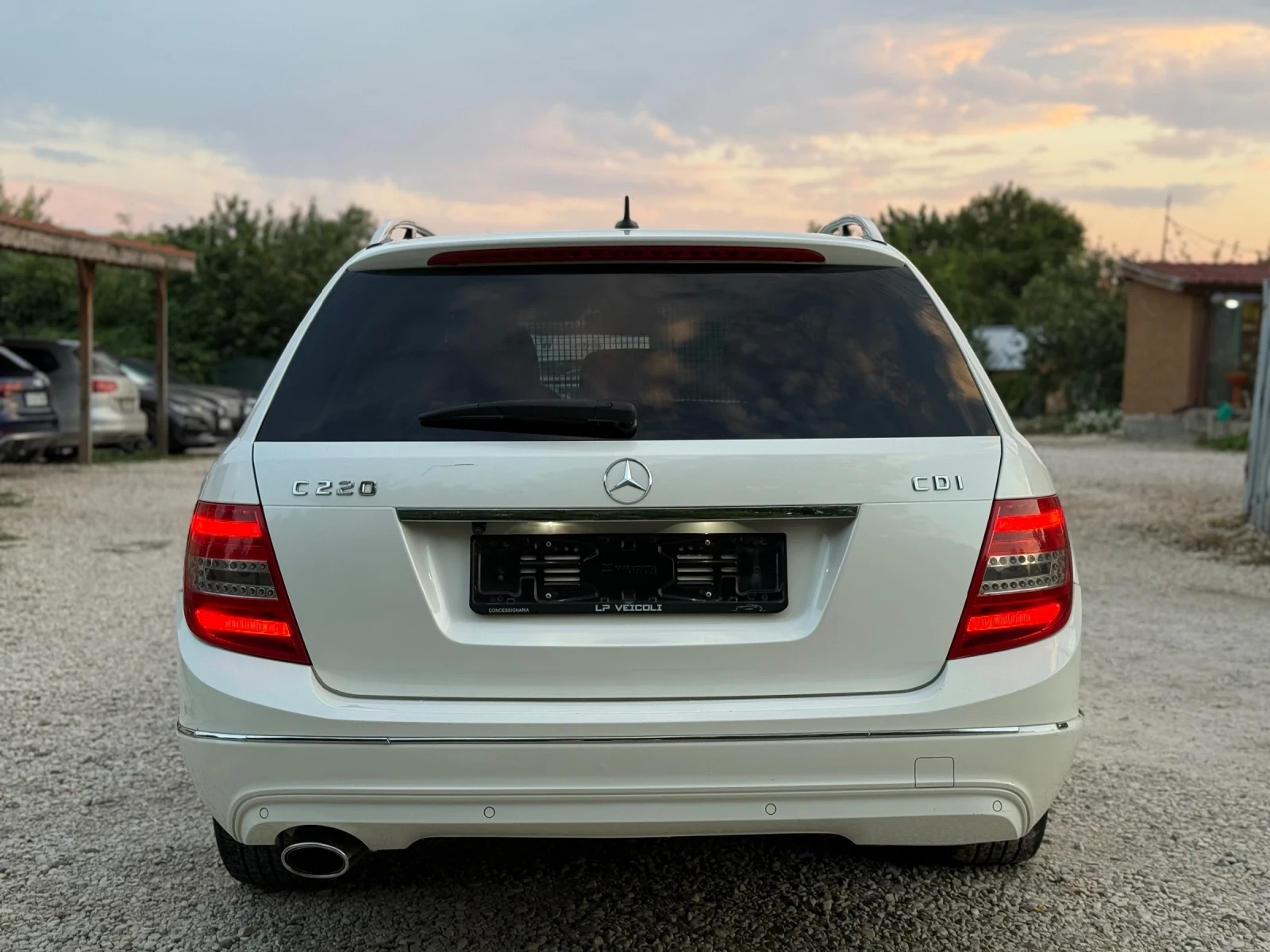 Mercedes-Benz C 220 * Avantgarde * Бяла перла * Facelift - изображение 6