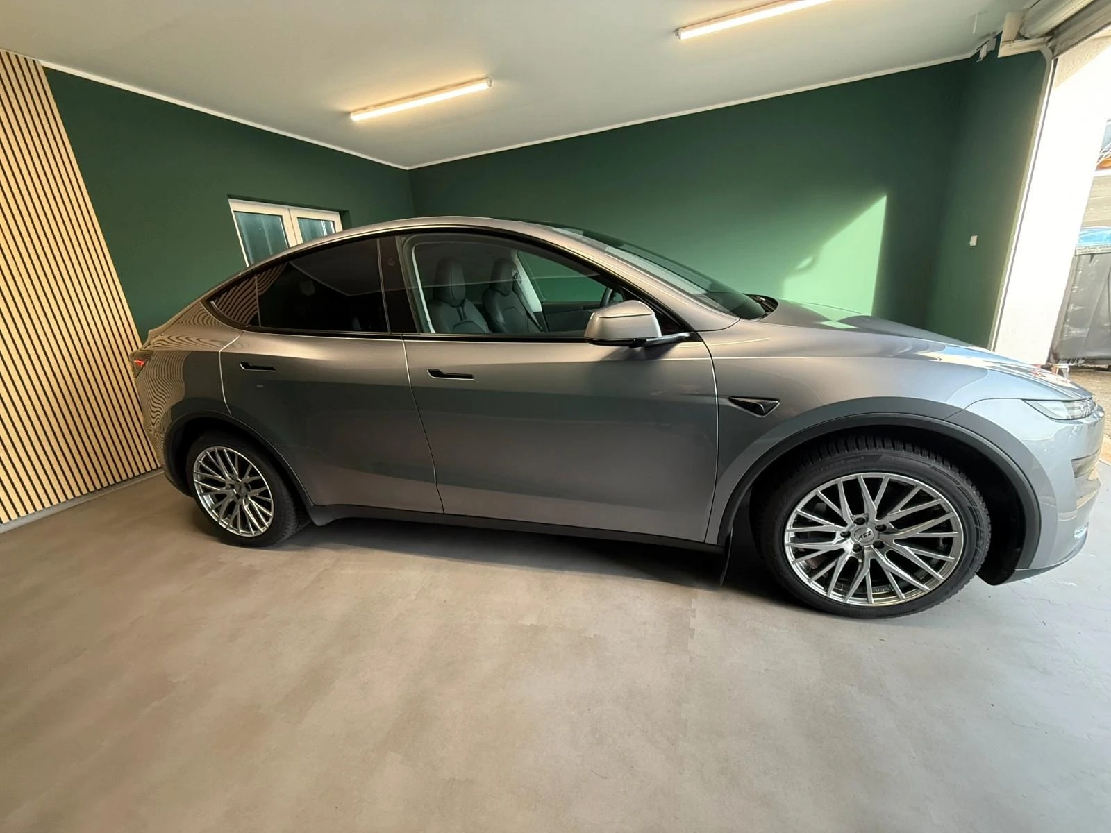 Tesla Model Y JUNIPER-LAUNCH* EDITION* LONG-RANGE* AWD* PANO* DI - изображение 4