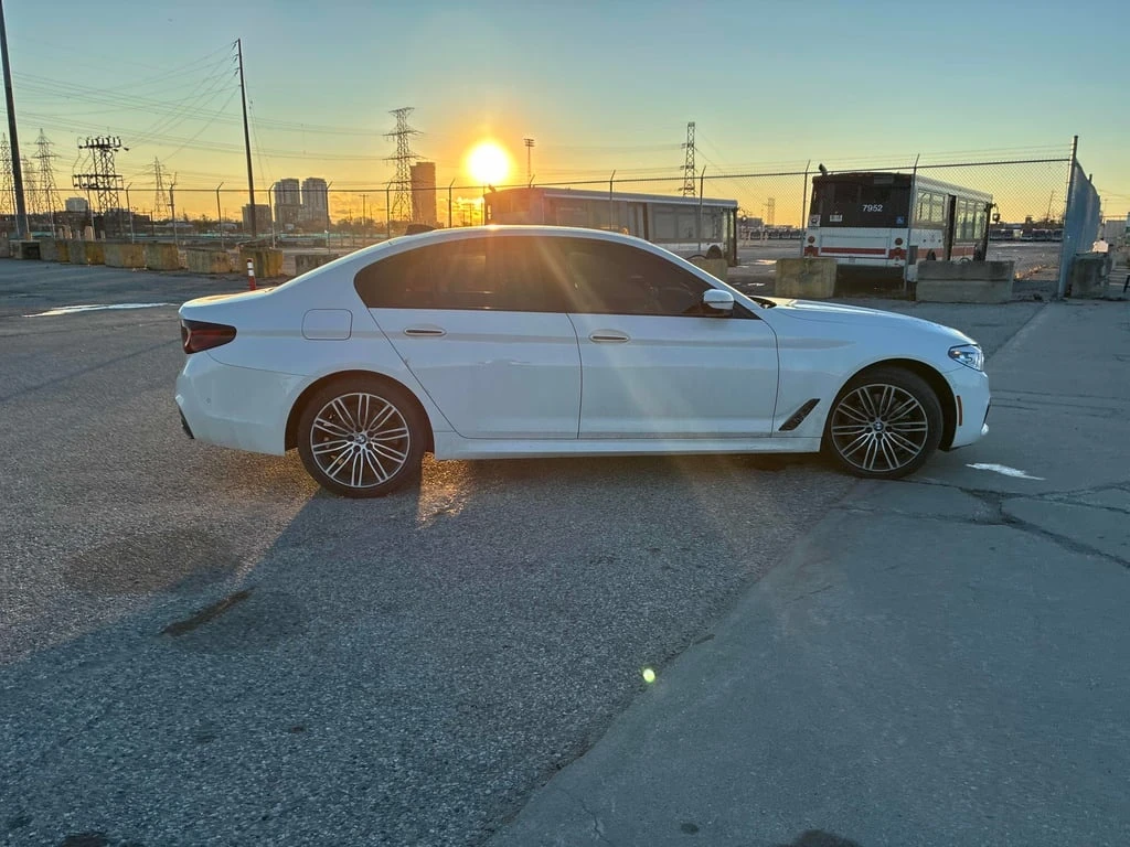 BMW 530 * 530i xDrive * CARFAX * БЕЗ ПЪРВОНАЧАЛНА ВНОСКА - изображение 3