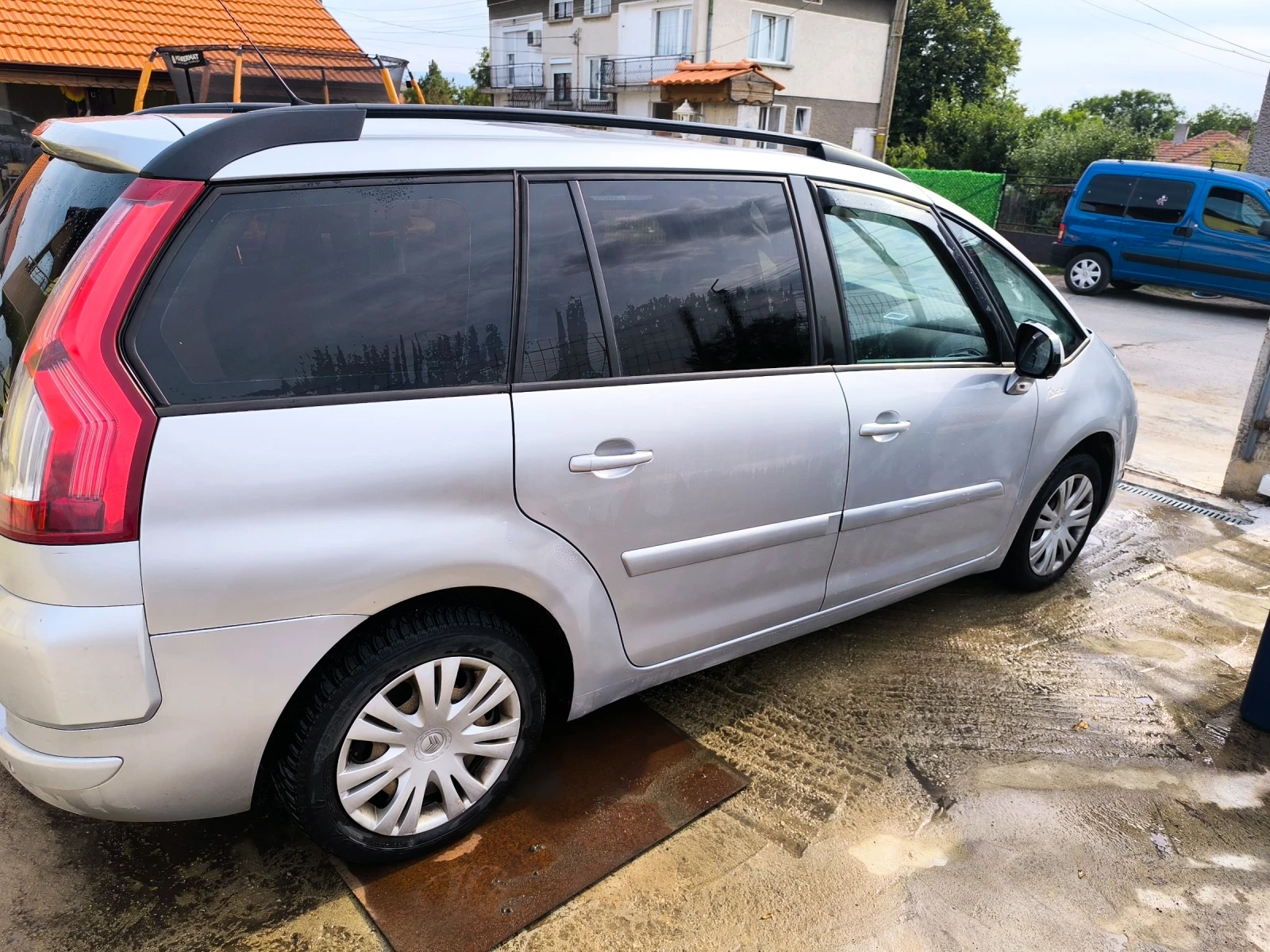 Citroen Grand C4 Picasso 1.8 125kc, снимка 4 - Автомобили и джипове - 54207577