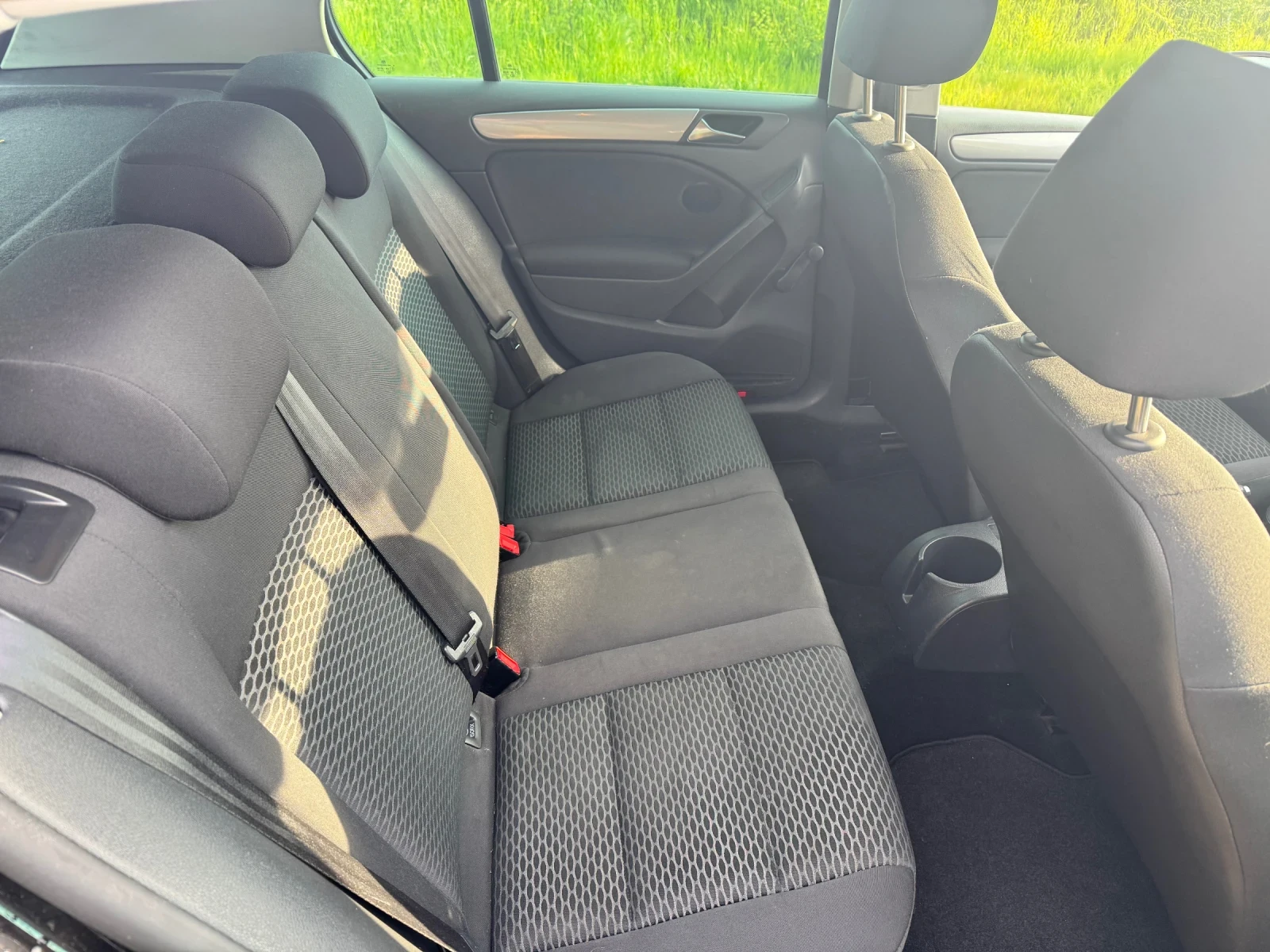 VW Golf 1.6 105k със сервизна история Топ състояние , снимка 8 - Автомобили и джипове - 54351135