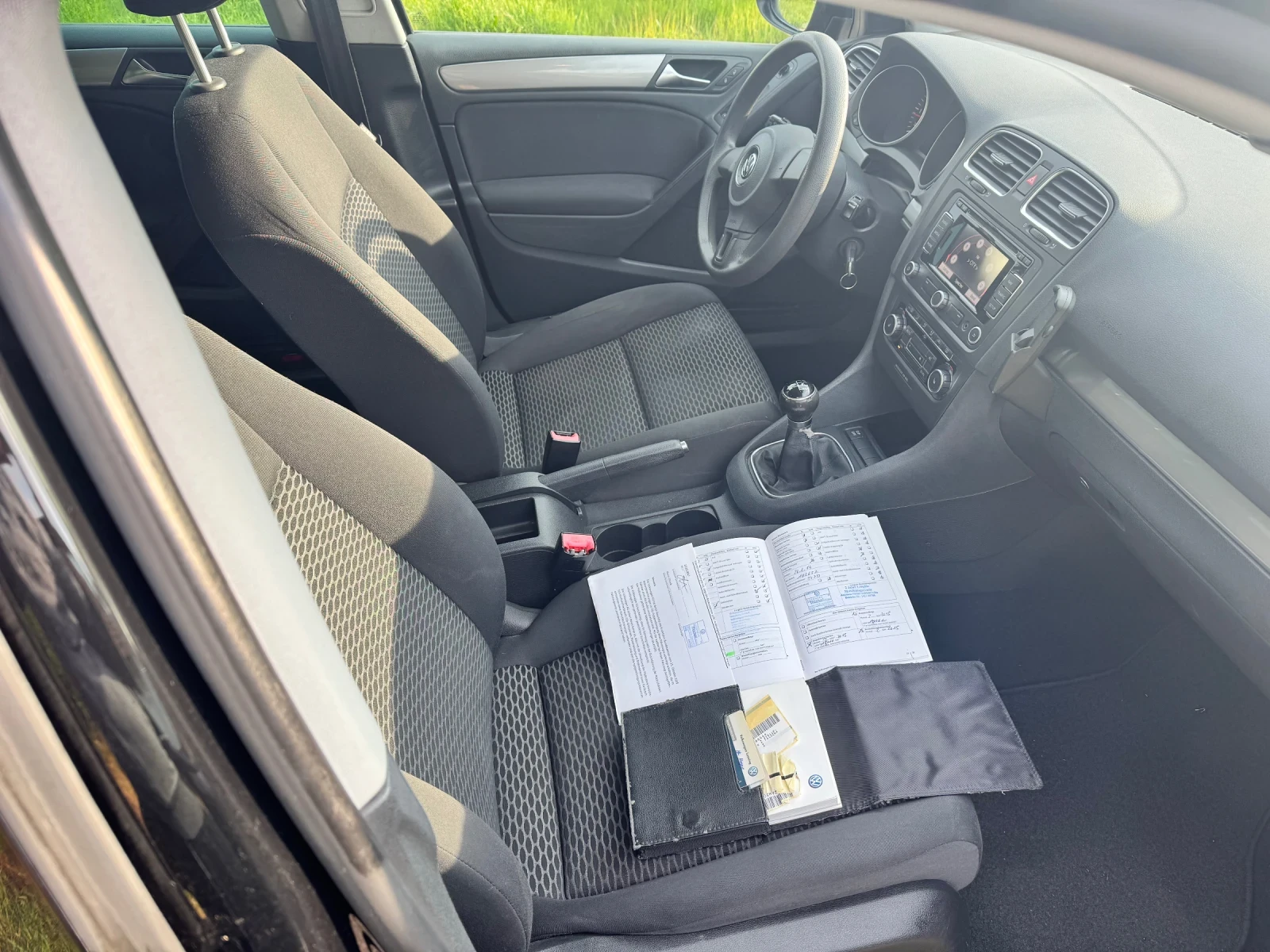 VW Golf 1.6 105k със сервизна история Топ състояние , снимка 10 - Автомобили и джипове - 54351135