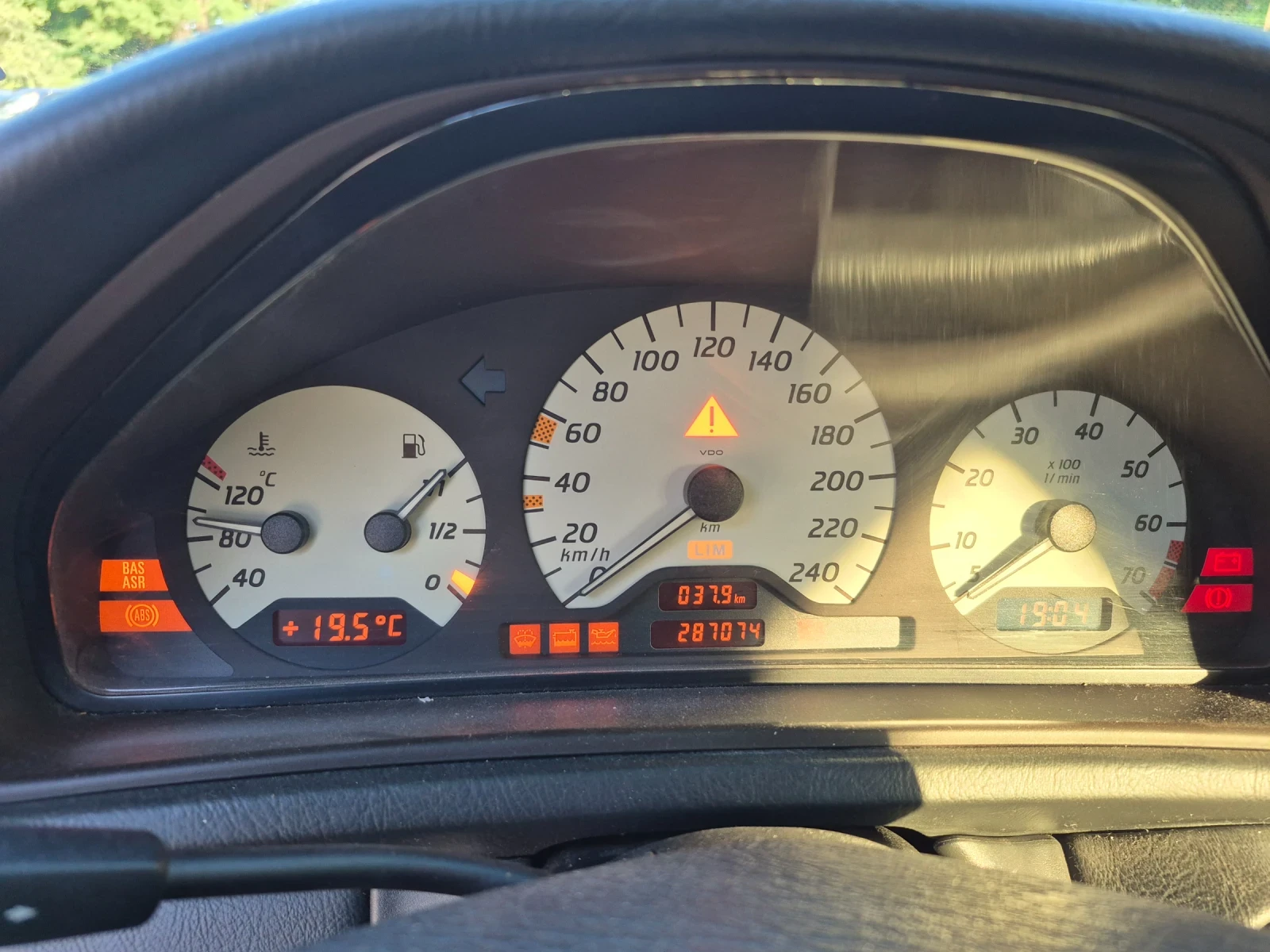 Mercedes-Benz CLK 2.0i, снимка 6 - Автомобили и джипове - 54682356