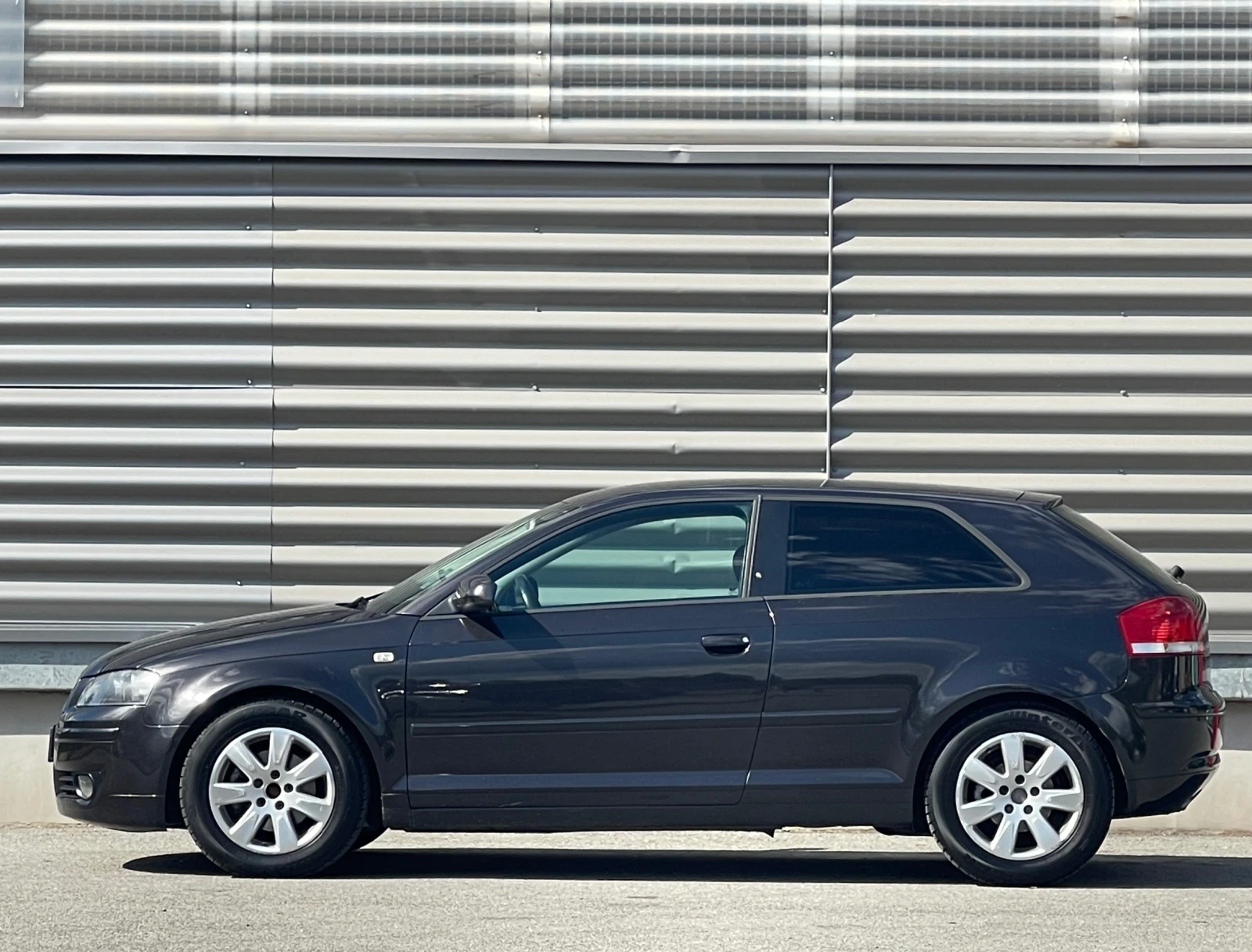 Audi A3 8P 2.0 TDI 140 К.С. 2 ЧИФТА ДЖАНТИ С ГУМИ ОБСЛУЖЕН, снимка 5 - Автомобили и джипове - 54732524