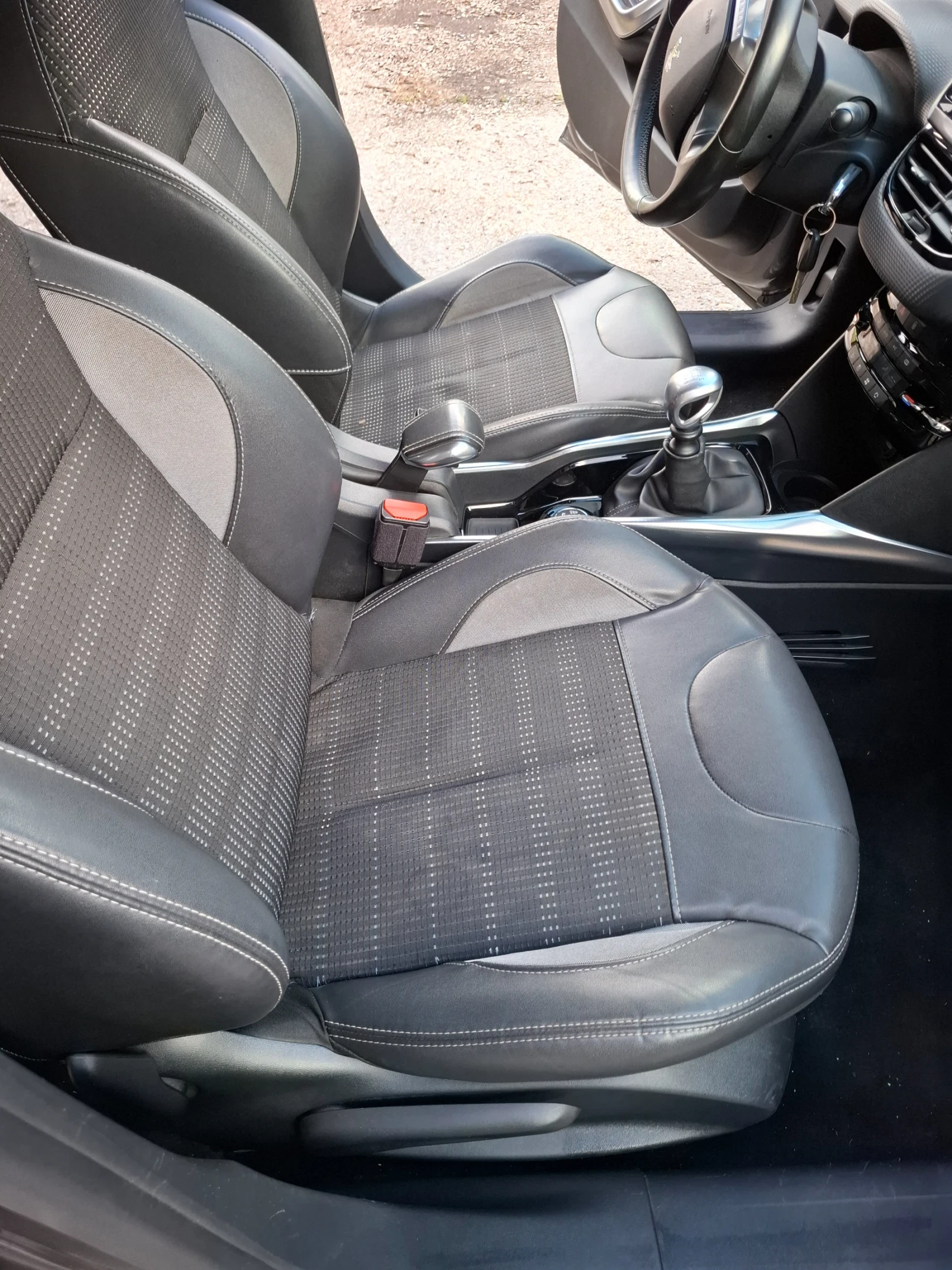 Peugeot 2008, снимка 8 - Автомобили и джипове - 56228245