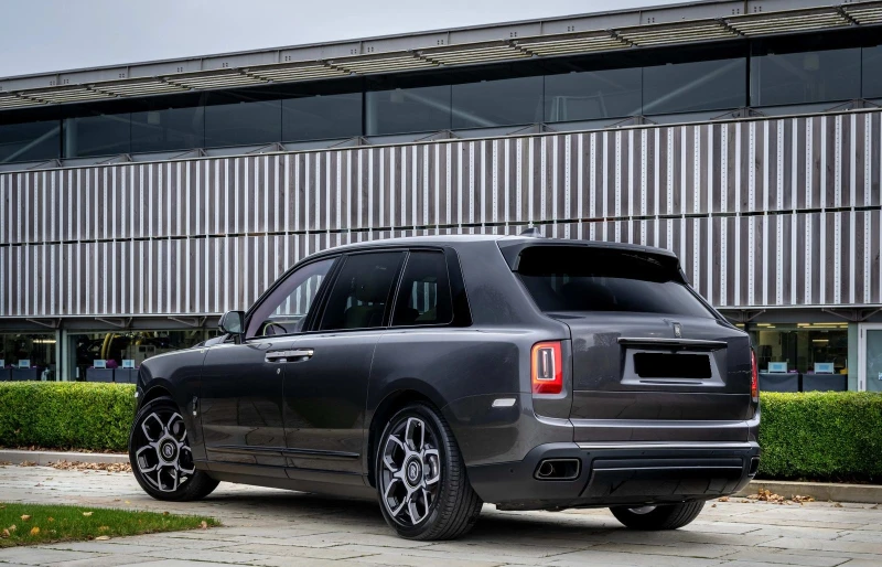 Rolls-Royce Cullinan = Black Badge= Provenance Гаранция, снимка 3 - Автомобили и джипове - 49288868