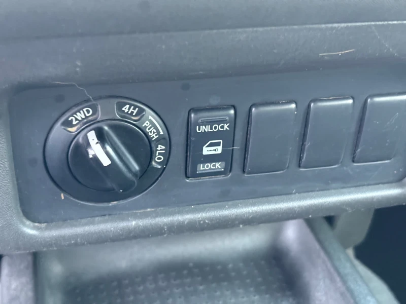 Nissan Navara 2, 5, снимка 13 - Автомобили и джипове - 51698034
