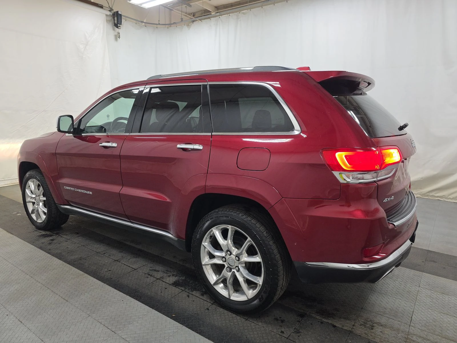Jeep Grand cherokee Summit 5.7* Обдух* Harman/Kardon* Дистроник* Пано* - изображение 3