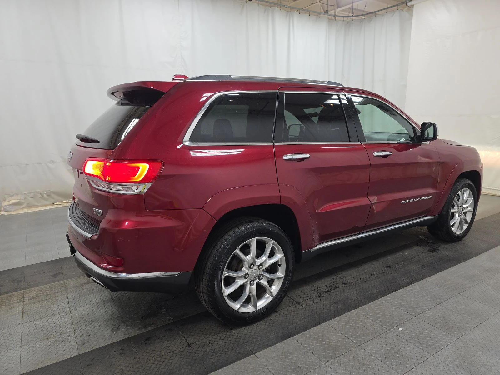 Jeep Grand cherokee Summit 5.7* Обдух* Harman/Kardon* Дистроник* Пано* - изображение 5