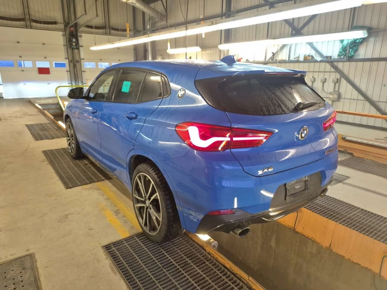 BMW X2 M35I| PANO| ЧЕРВЕН САЛОН| 2 КЛЮЧА| HEAD-UP, снимка 4 - Автомобили и джипове - 54218187