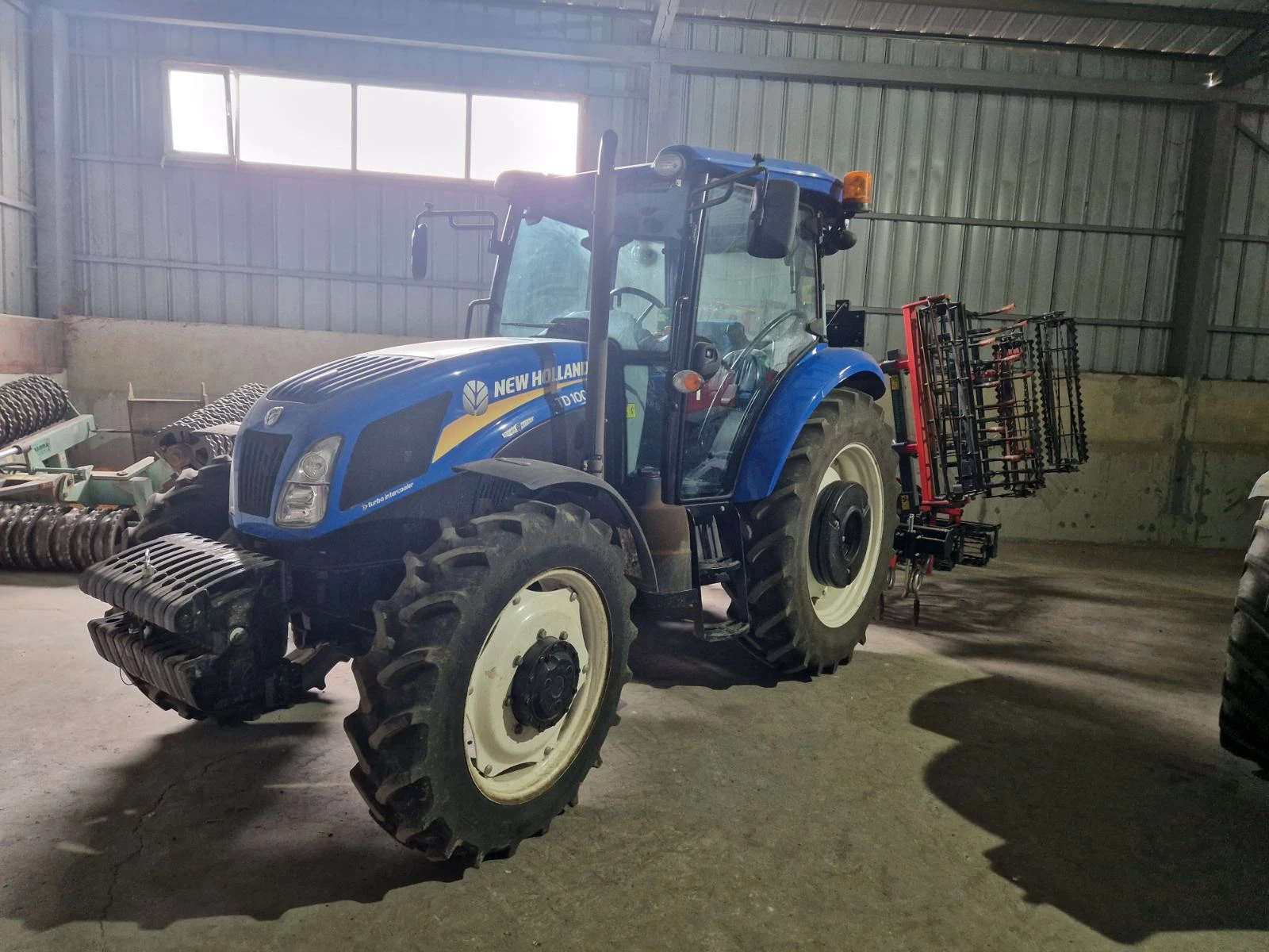 Трактор New Holland TD100D - изображение 2