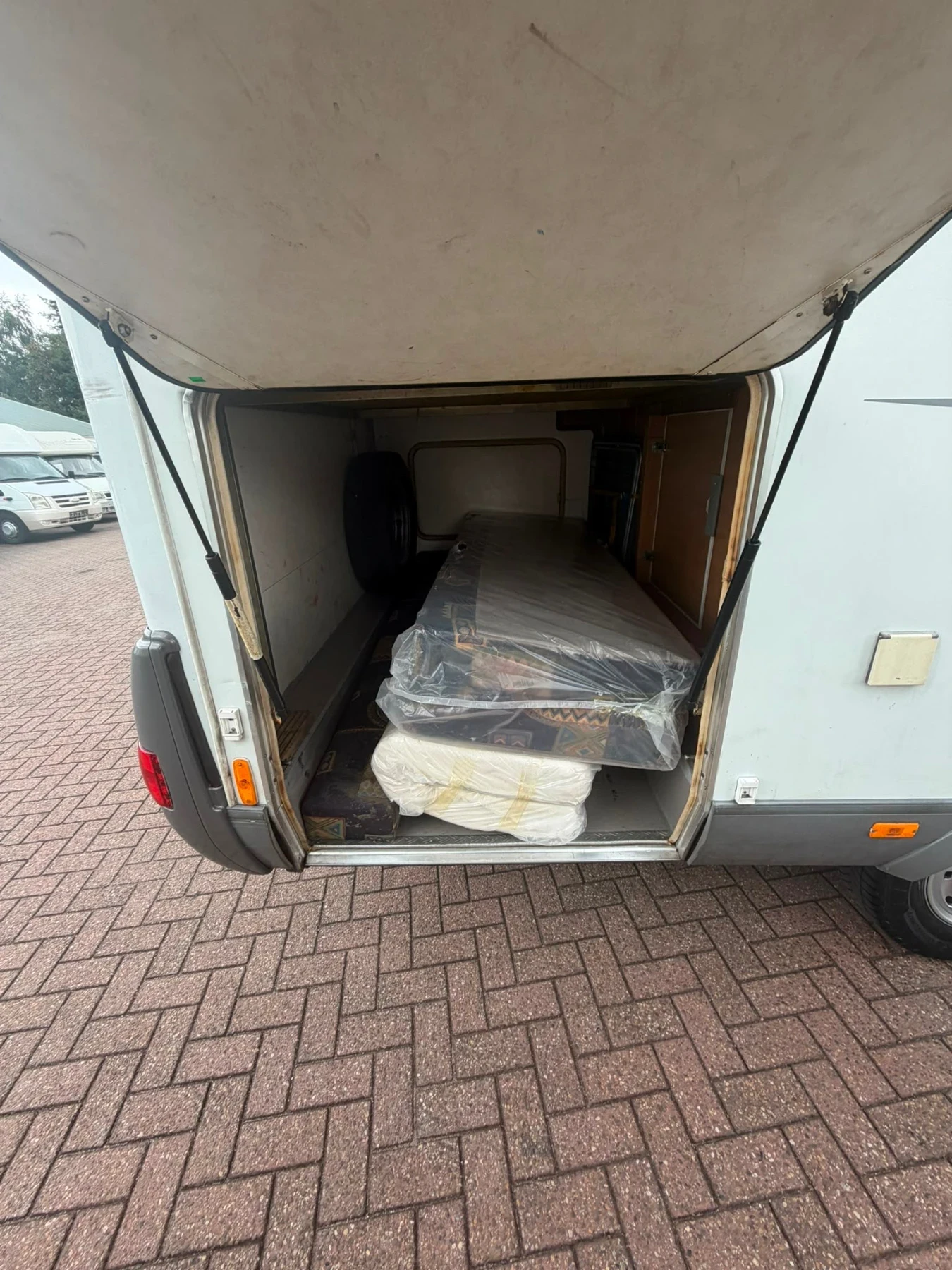 Кемпер HYMER / ERIBA B644, снимка 9 - Каравани и кемпери - 55904446