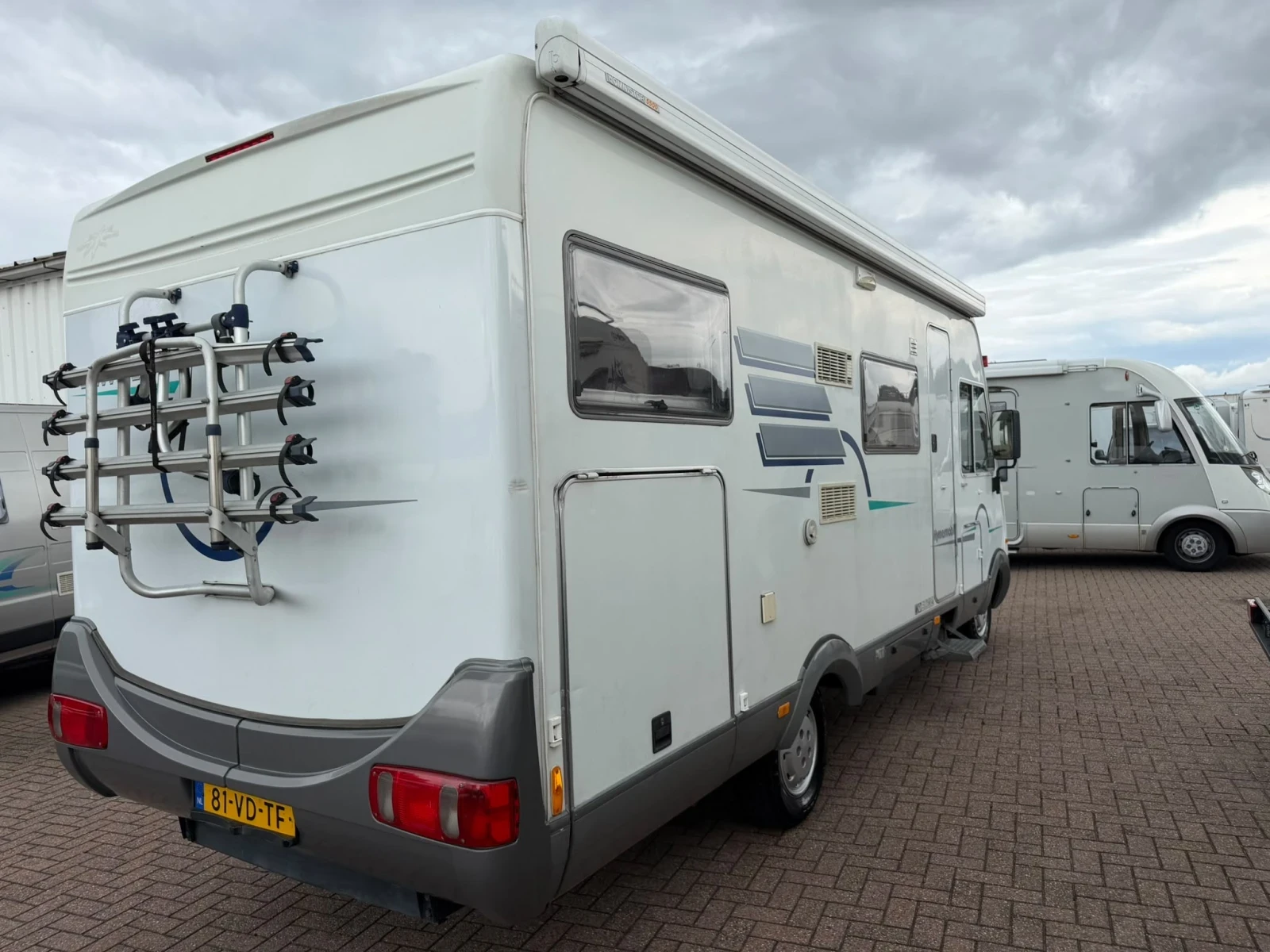 Кемпер HYMER / ERIBA B644, снимка 16 - Каравани и кемпери - 55904446