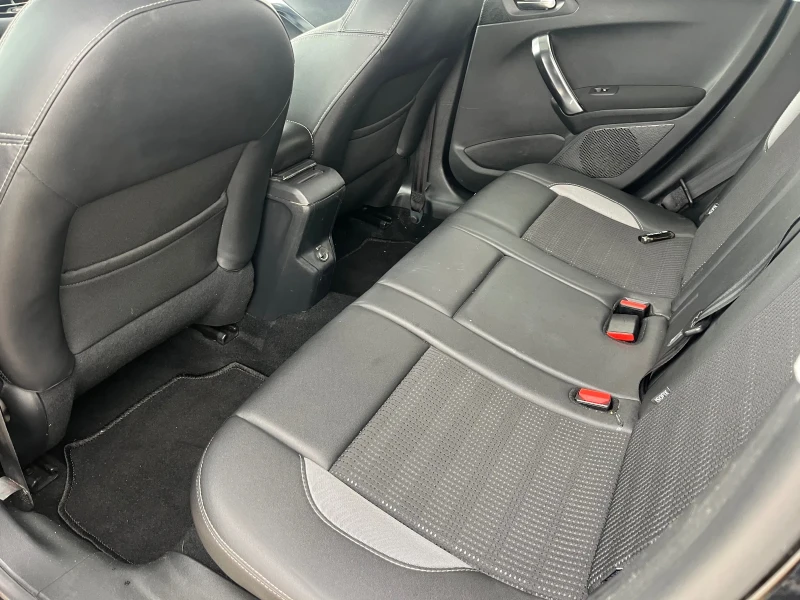 Peugeot 2008 Allure, нави, кожа, 6 скорости, снимка 10 - Автомобили и джипове - 51281808