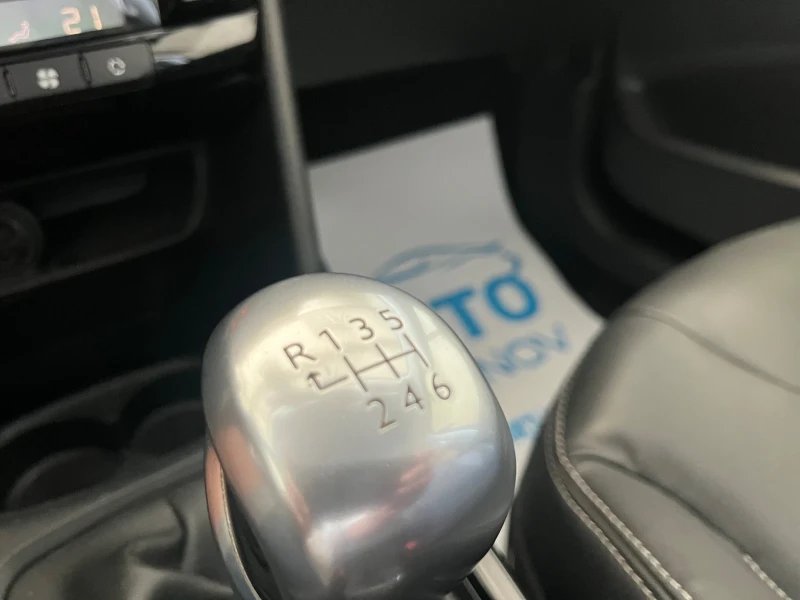 Peugeot 2008 Allure, нави, кожа, 6 скорости, снимка 12 - Автомобили и джипове - 51281808