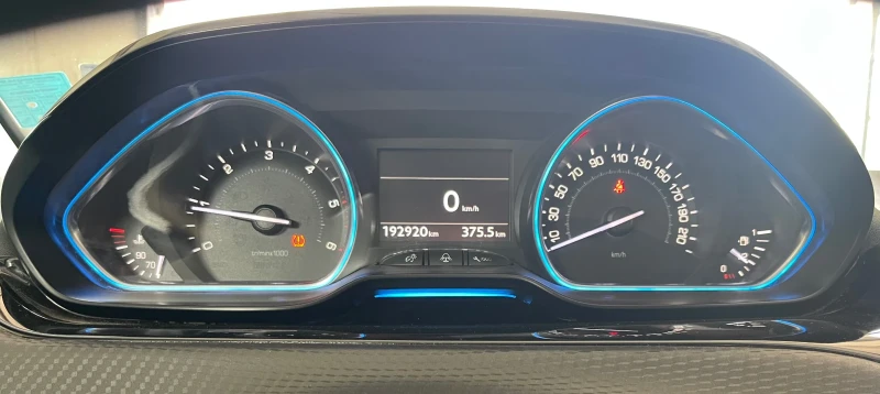 Peugeot 2008 Allure, нави, кожа, 6 скорости, снимка 14 - Автомобили и джипове - 51281808