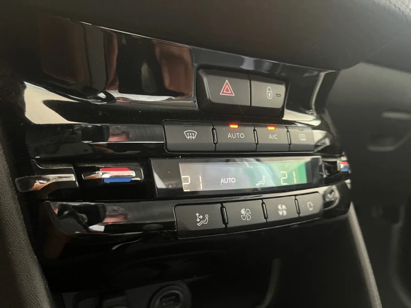 Peugeot 2008 Allure, нави, кожа, 6 скорости, снимка 11 - Автомобили и джипове - 51281808