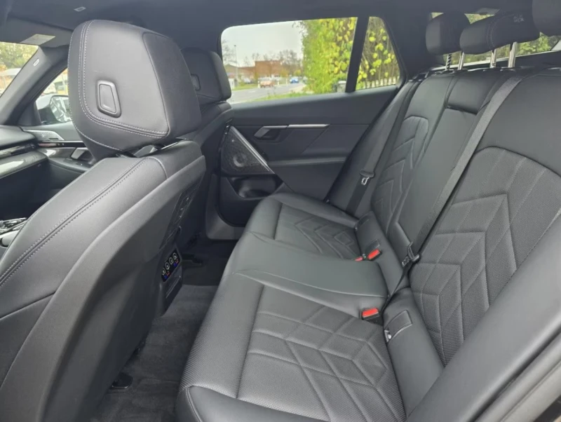 BMW 540 d* Touring* xDrive* M Sport* B&W, снимка 7 - Автомобили и джипове - 53350416