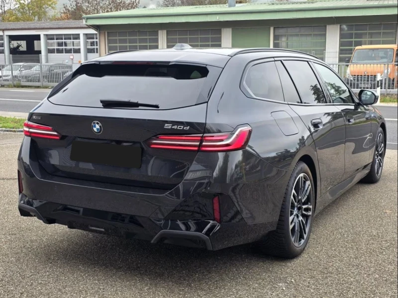 BMW 540 d* Touring* xDrive* M Sport* B&W, снимка 4 - Автомобили и джипове - 53350416