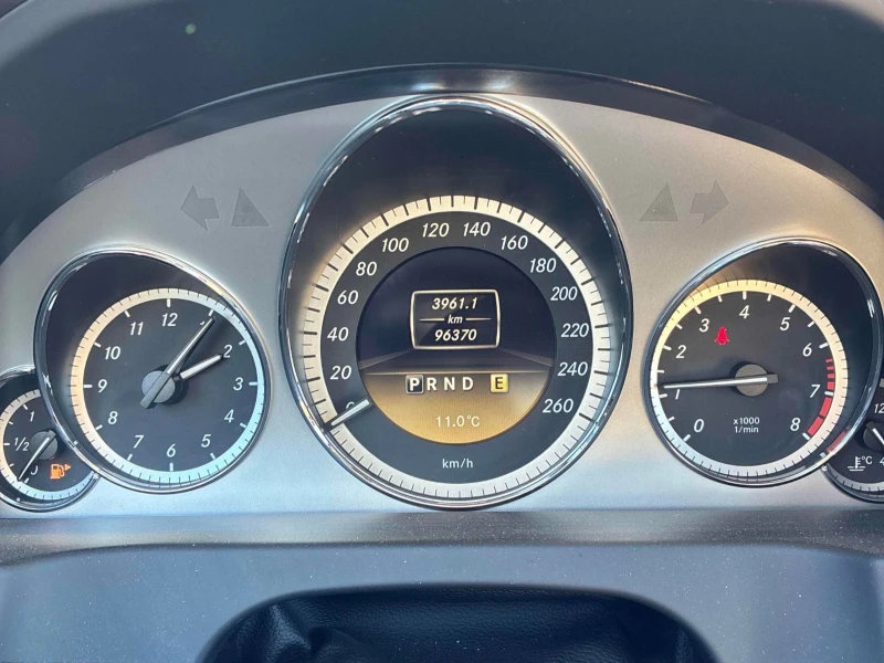 Mercedes-Benz E 500 С РЕГИСТРАЦИЯ & АВТО КРЕДИТ, снимка 8 - Автомобили и джипове - 53522618