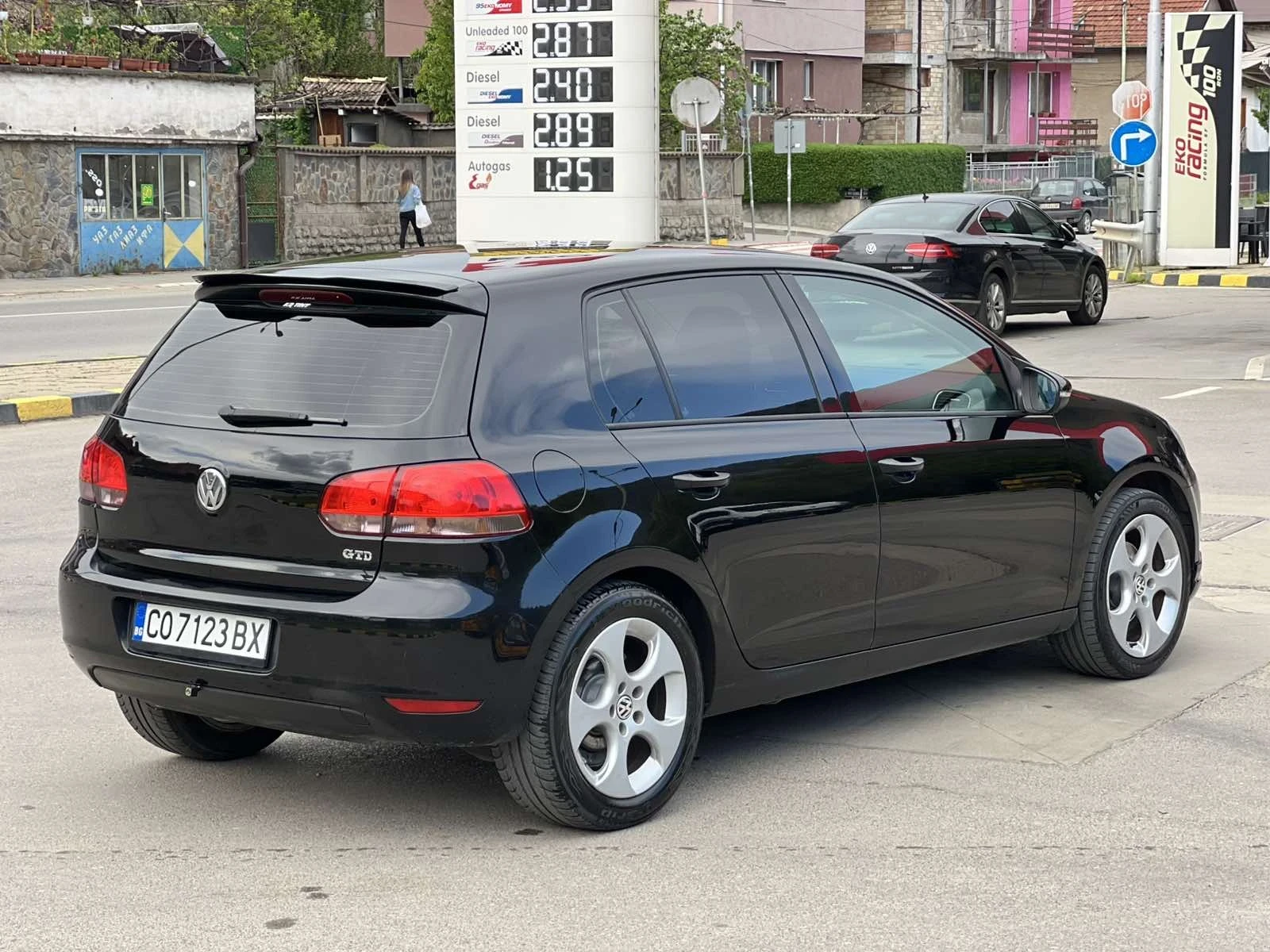 VW Golf 1.6TDI Навигация* Климатик* Камера - изображение 9