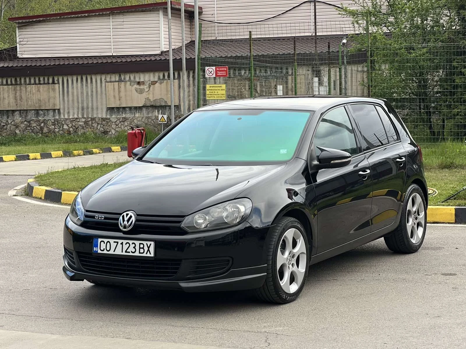 VW Golf 1.6TDI Навигация* Климатик* Камера - изображение 4