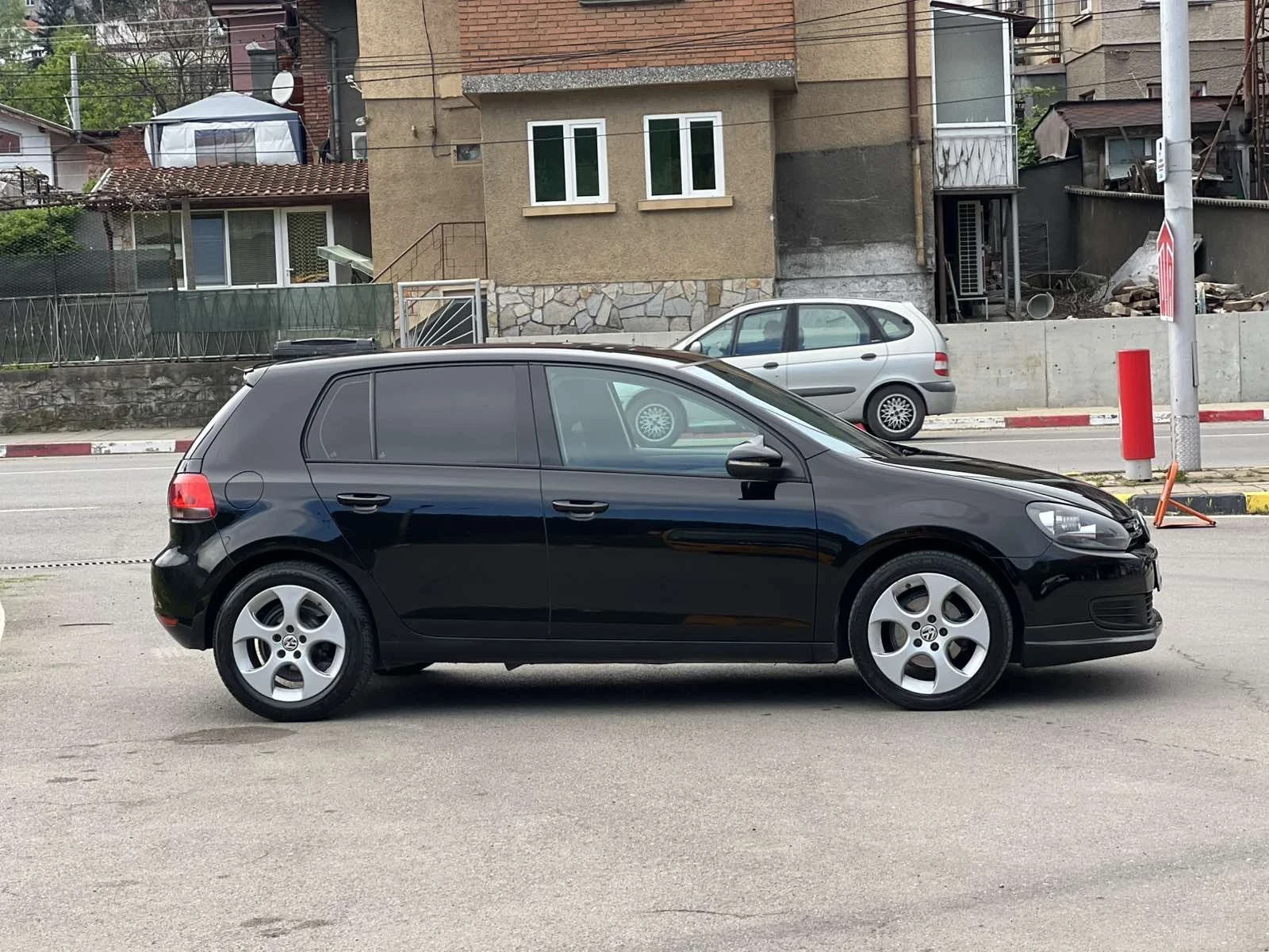 VW Golf 1.6TDI Навигация* Климатик* Камера - изображение 7